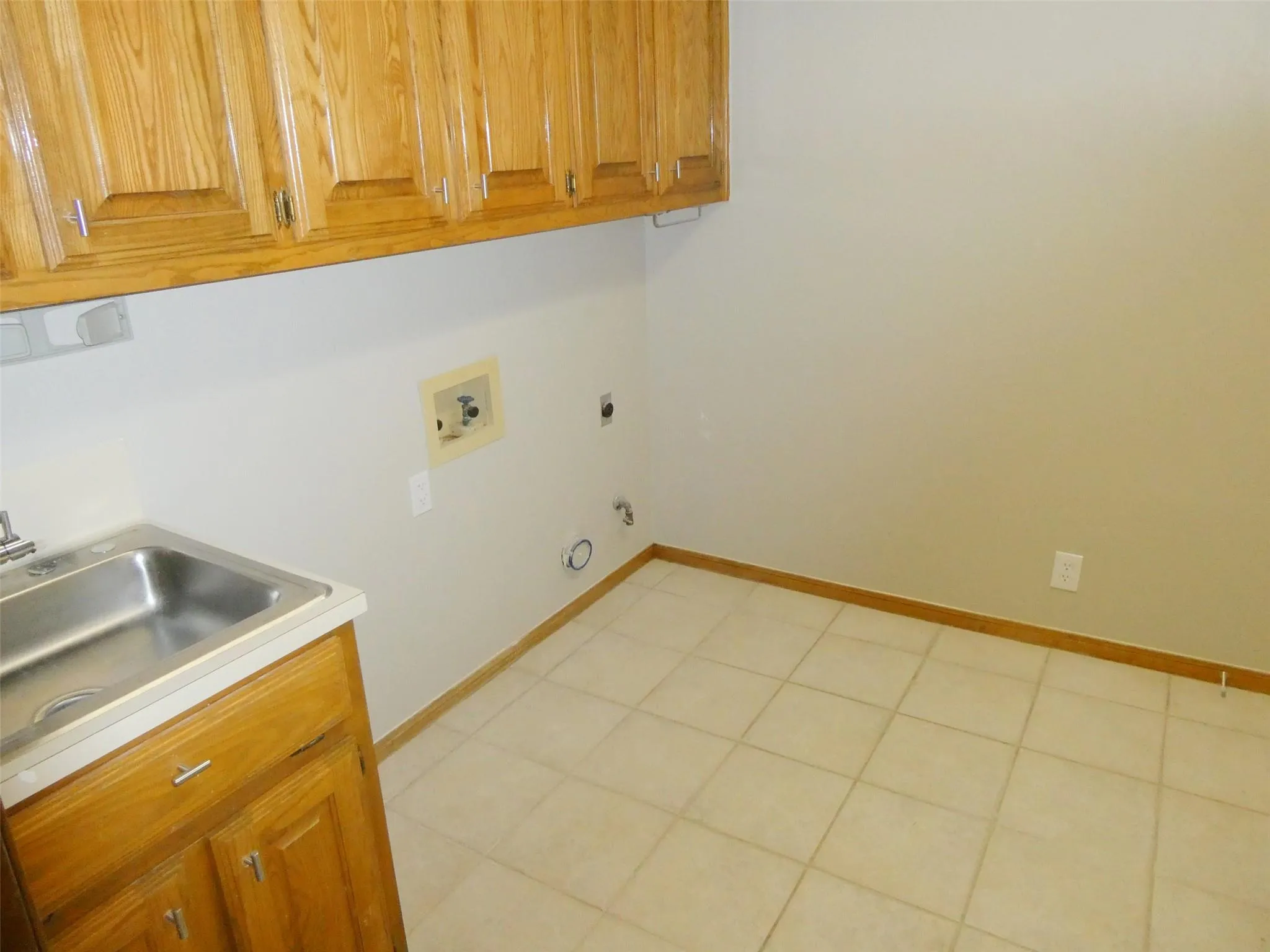 Photo 4 of 10225 PINEHURST DR