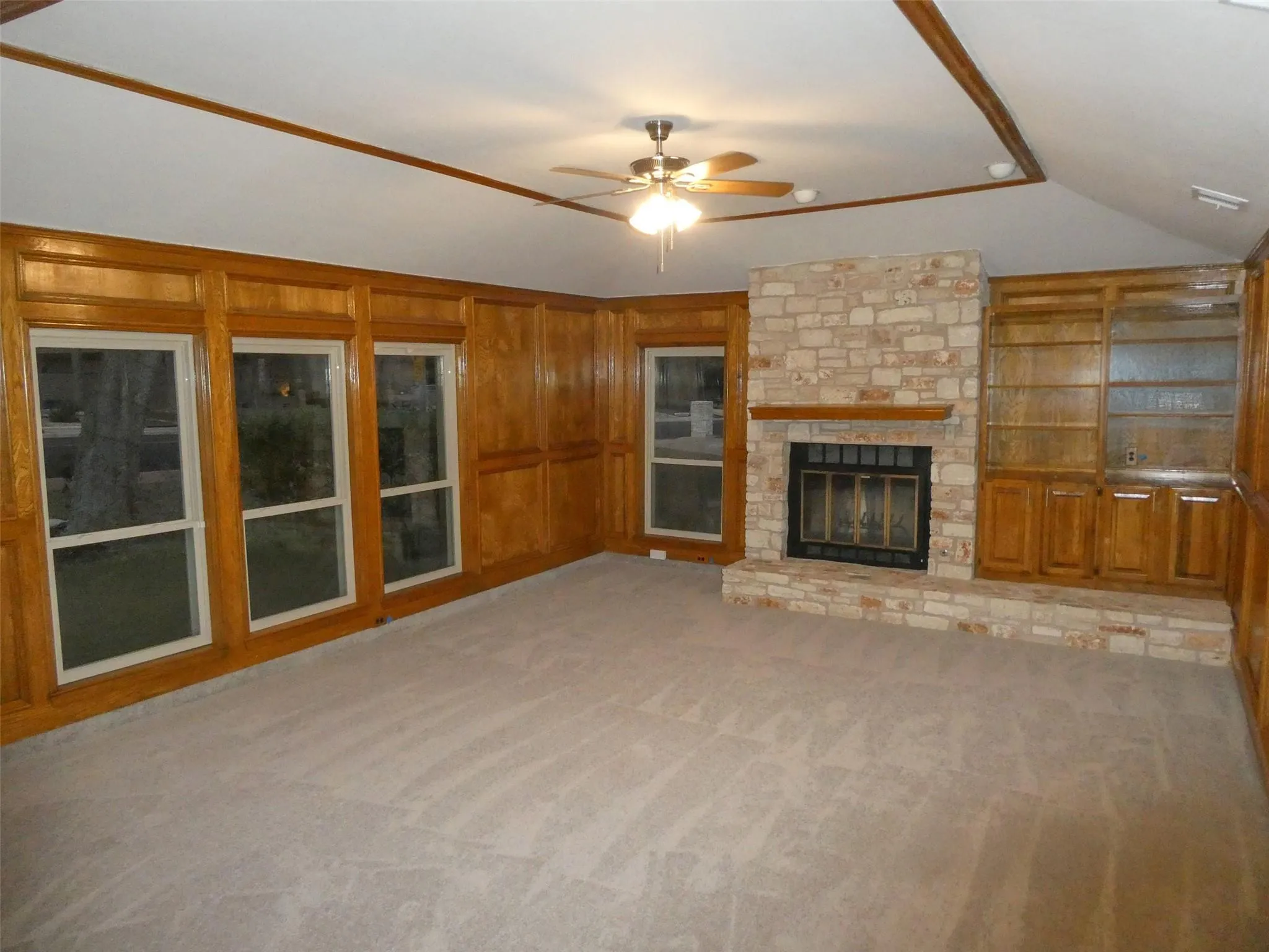 Photo 3 of 10225 PINEHURST DR