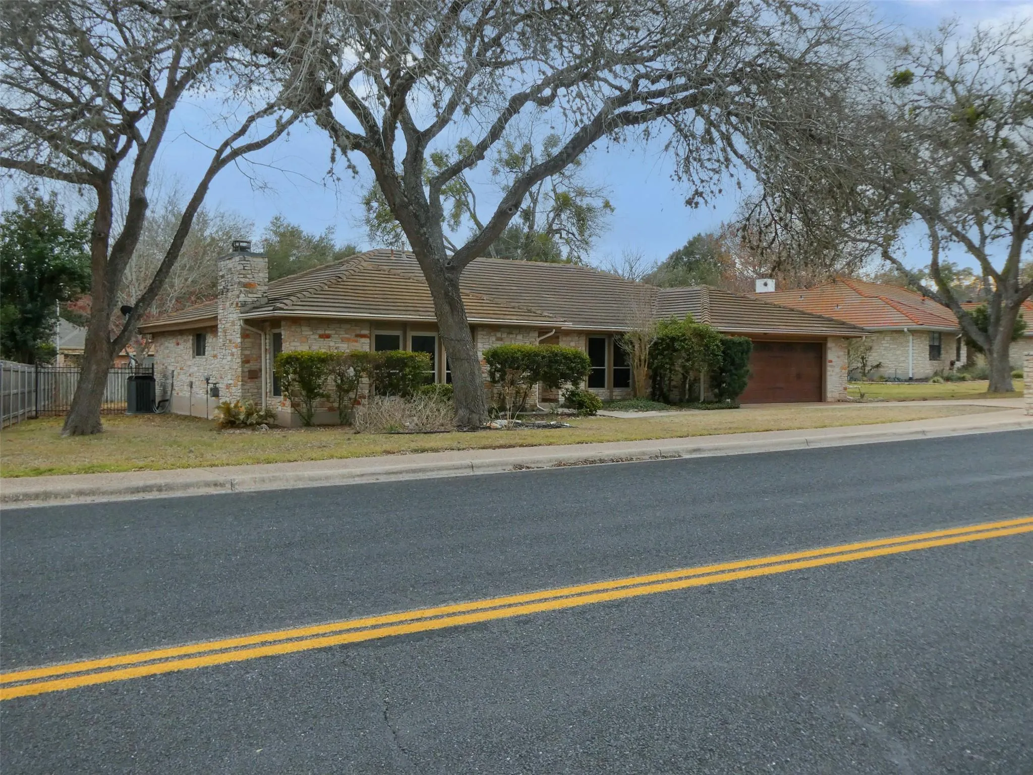 Photo 2 of 10225 PINEHURST DR