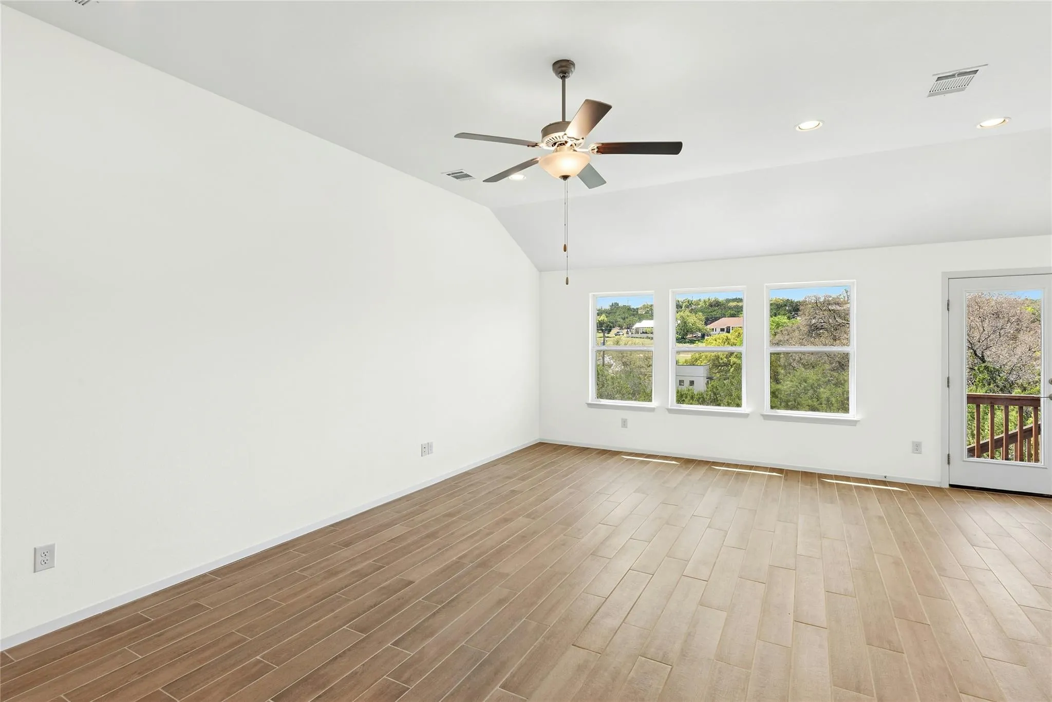 Photo 5 of 4112 ROCKWOOD DR