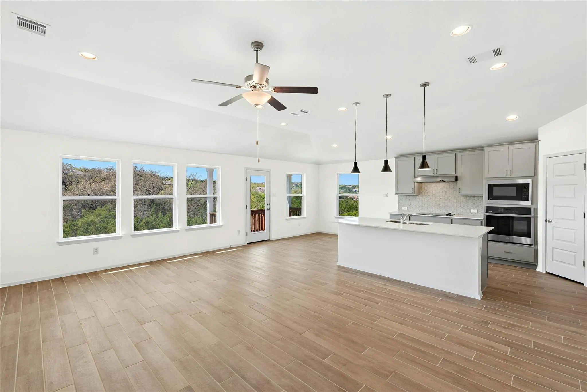 Photo 4 of 4112 ROCKWOOD DR
