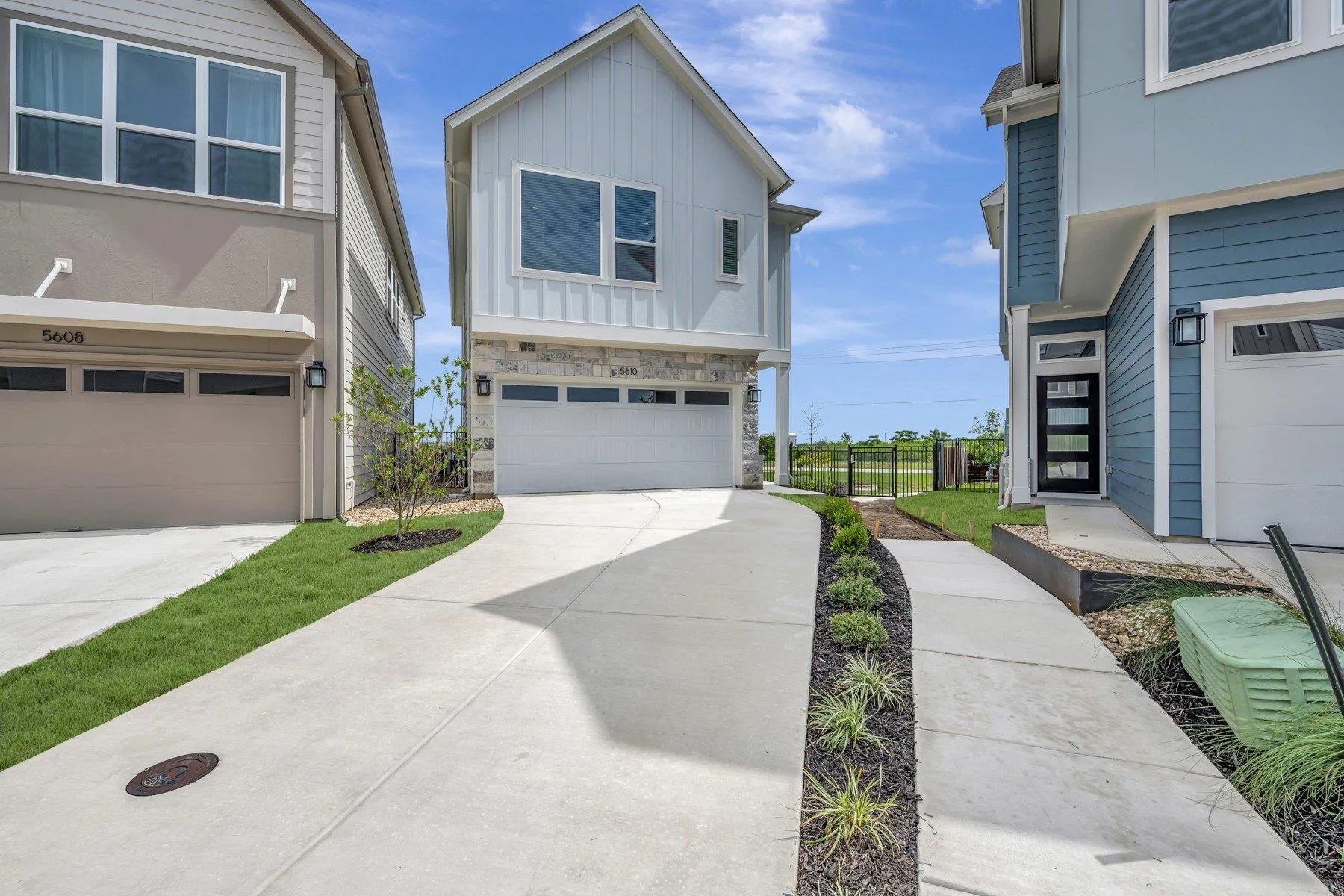 Photo of 5610 FORKS RD, Austin, TX, 78747
