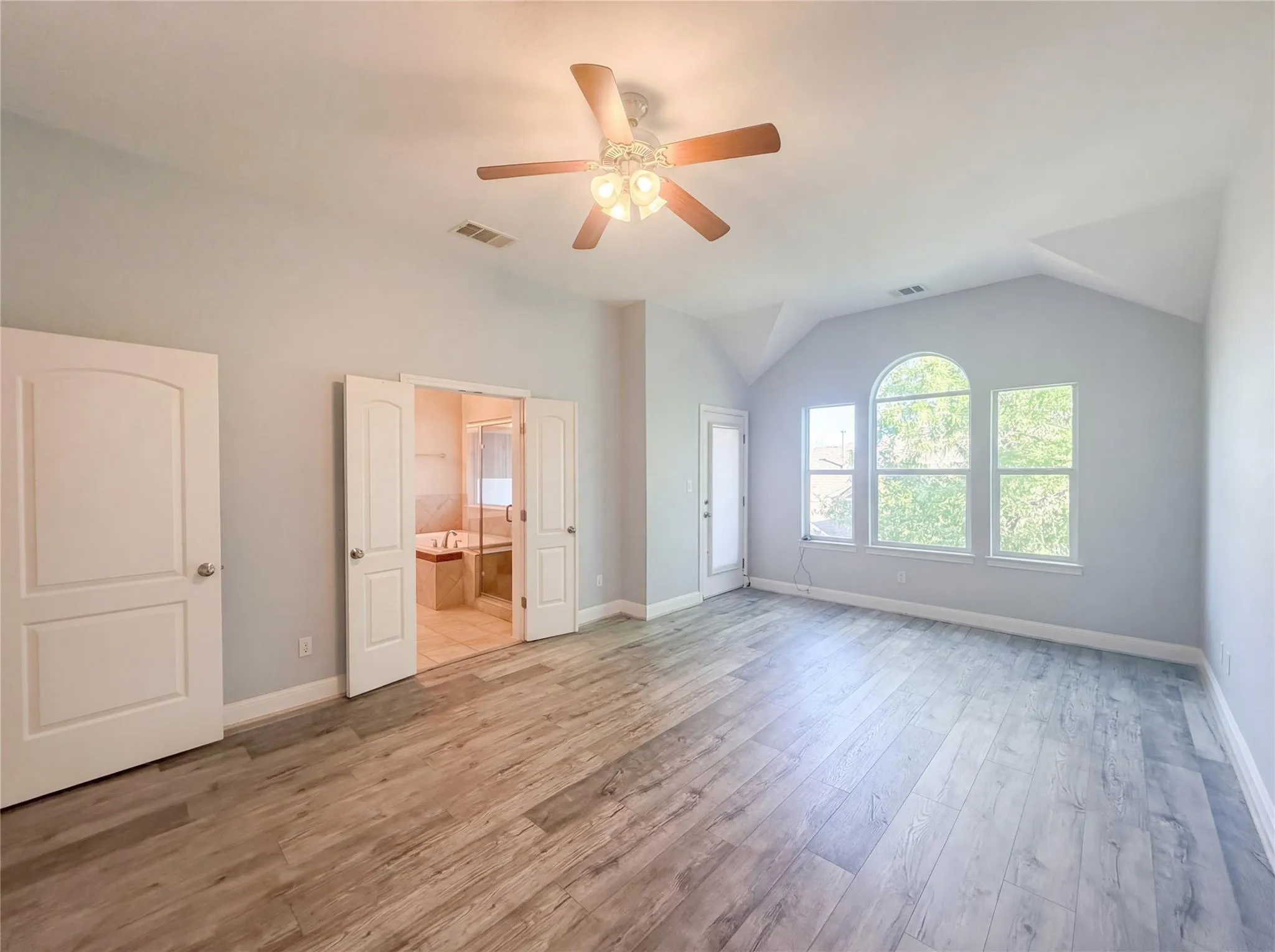 Photo 4 of 104 PERPETUATION DR