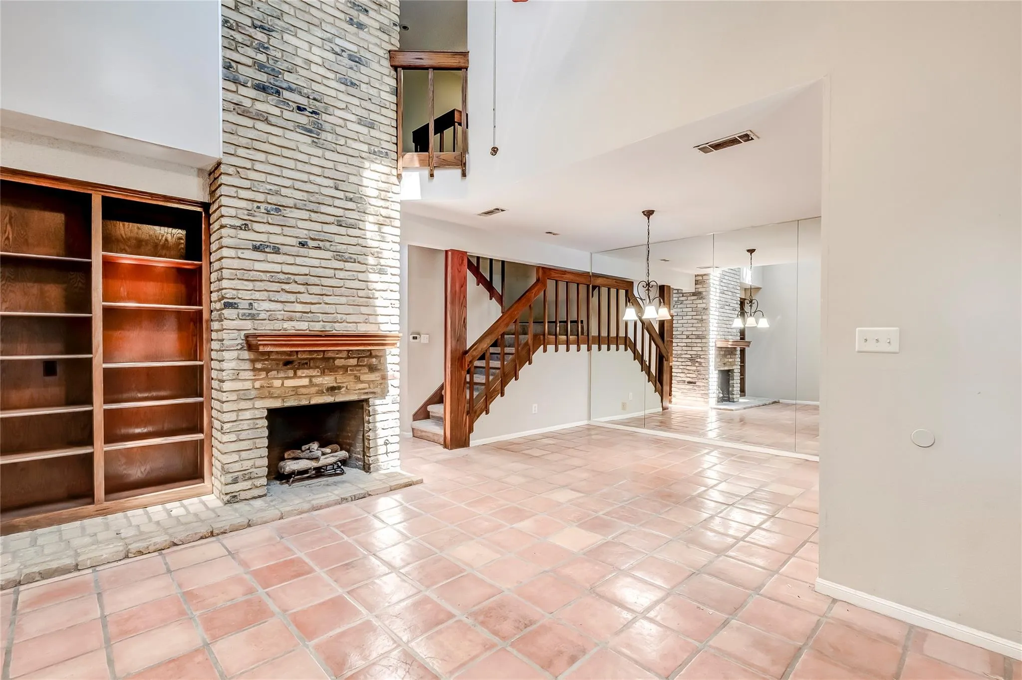 Photo 5 of 10819 CROWN COLONY DR #19
