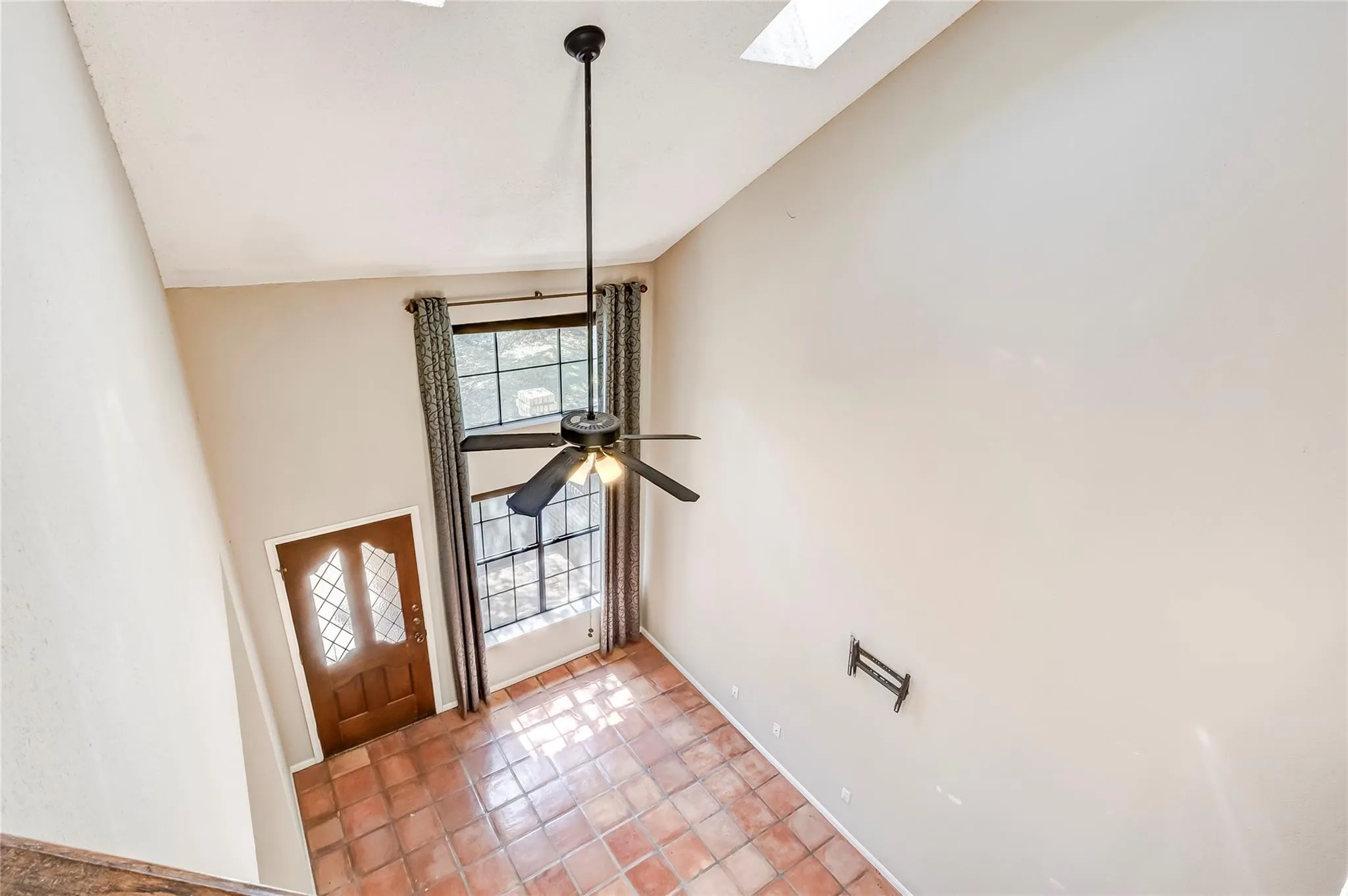Photo 3 of 10819 CROWN COLONY DR #19