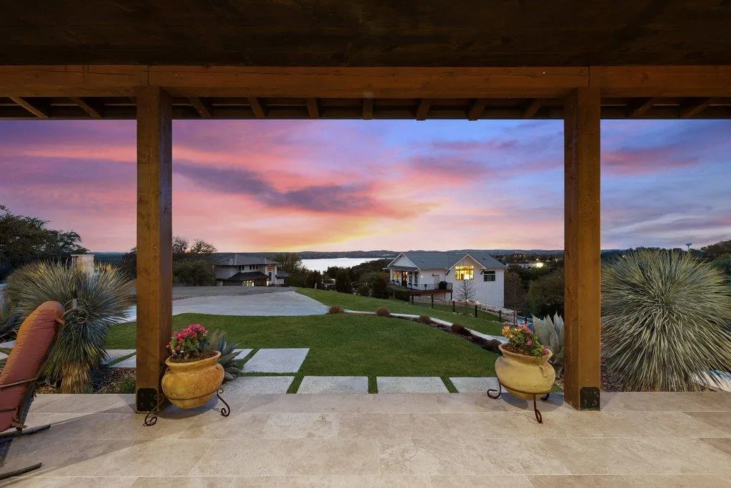 Photo 2 of 4001 TEJON CIR
