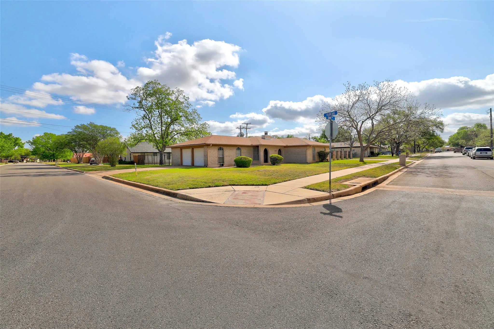 Photo 2 of 2303 DAWN DR