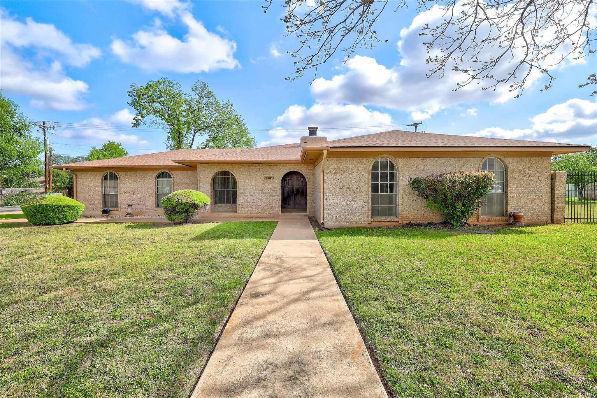 Photo of 2303 DAWN DR, Georgetown, TX, 78628