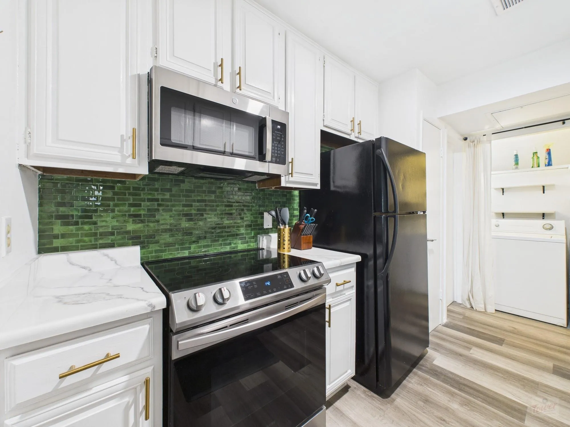 Photo 5 of 806 W 24TH ST #300