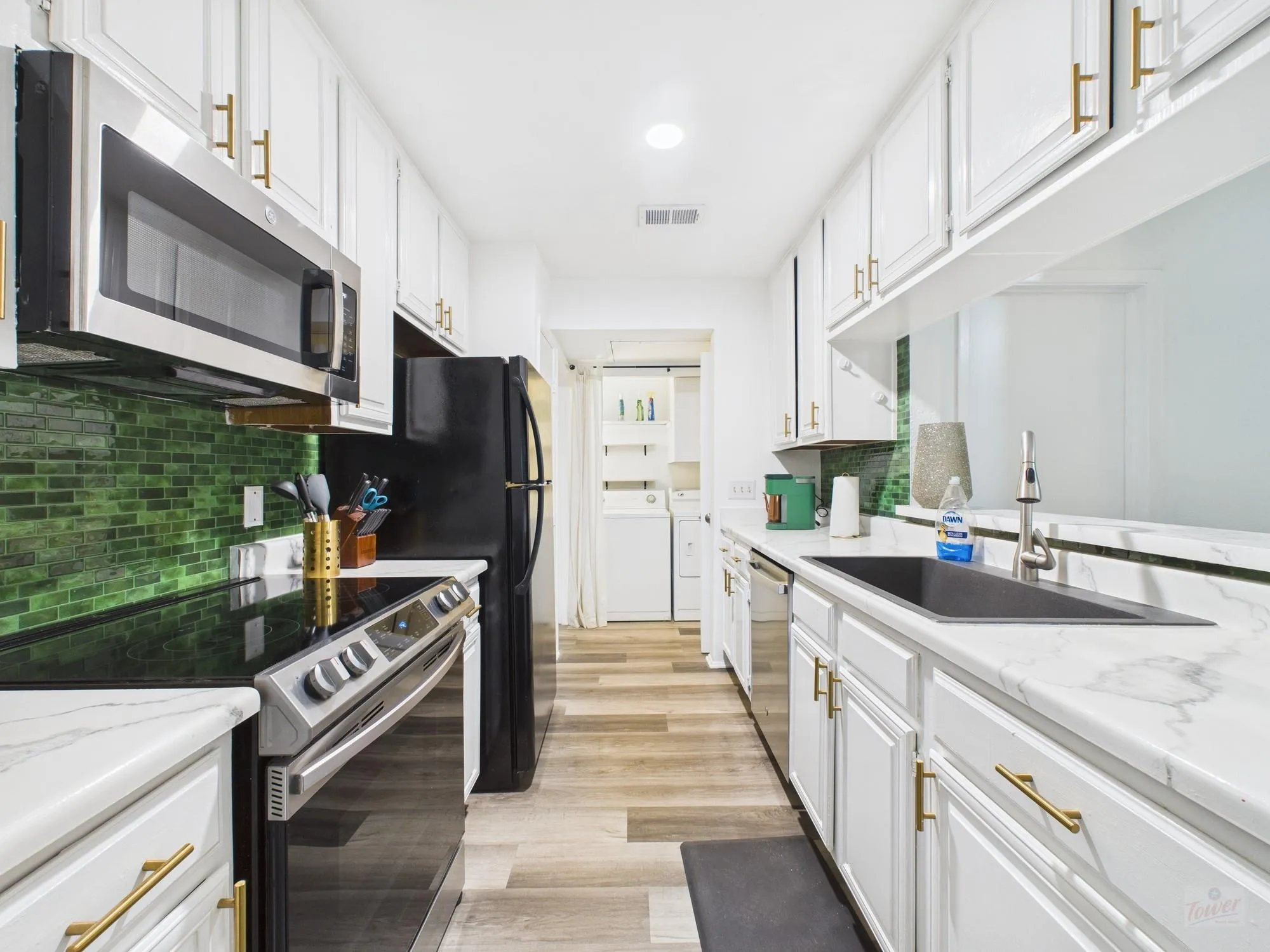 Photo 4 of 806 W 24TH ST #300