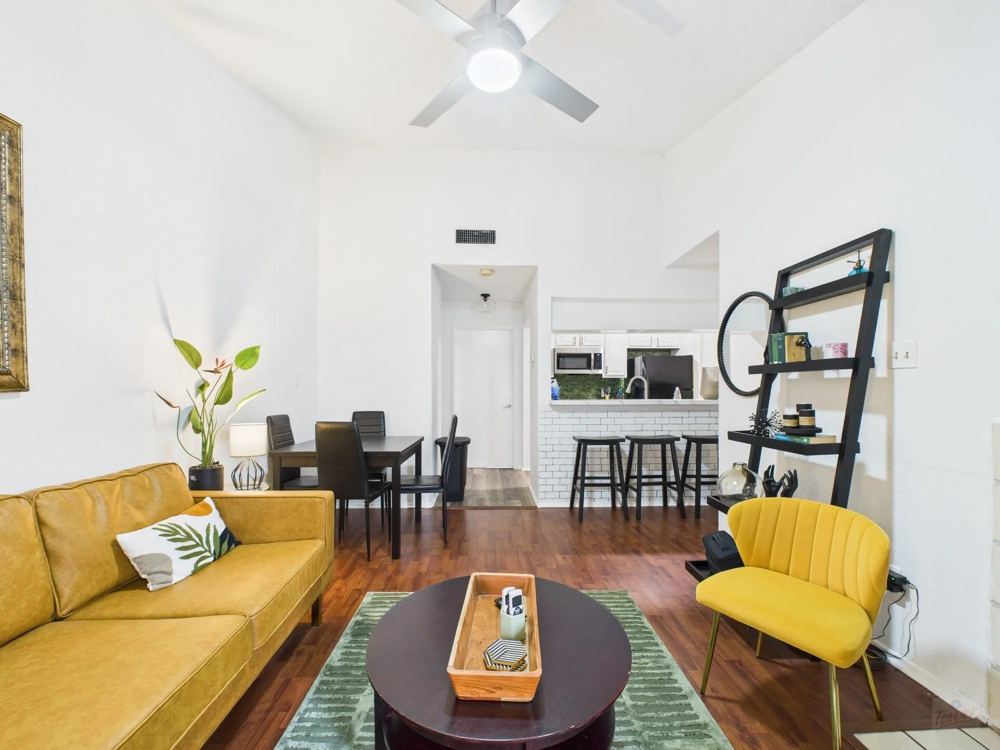Photo 3 of 806 W 24TH ST #300