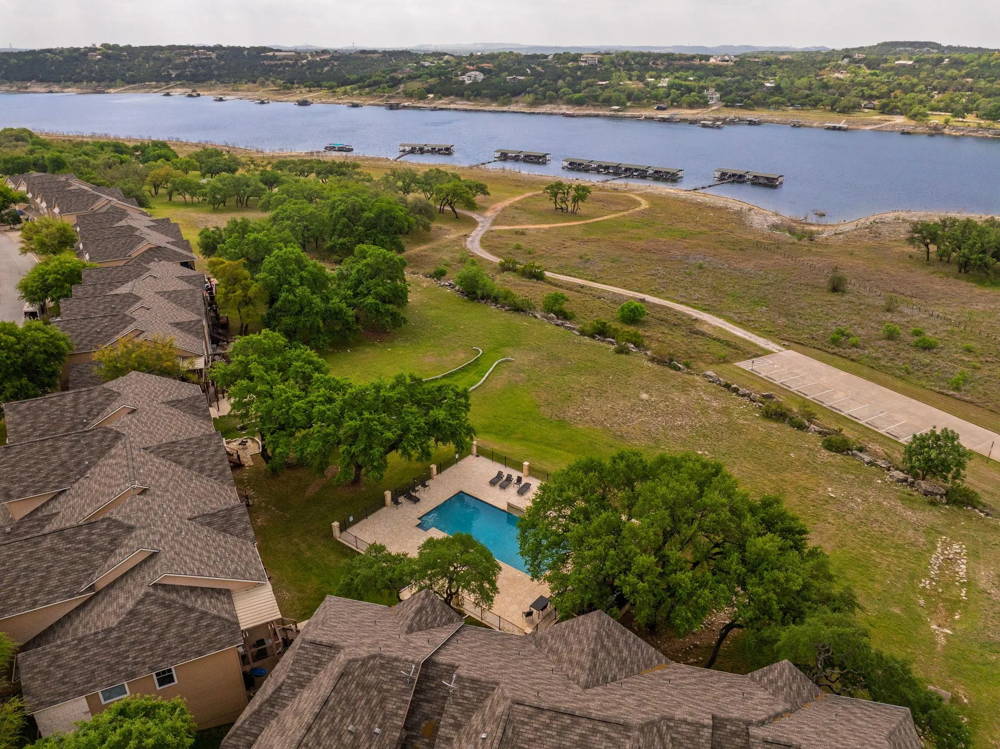 Photo 4 of 20900 WATERSIDE DR #1