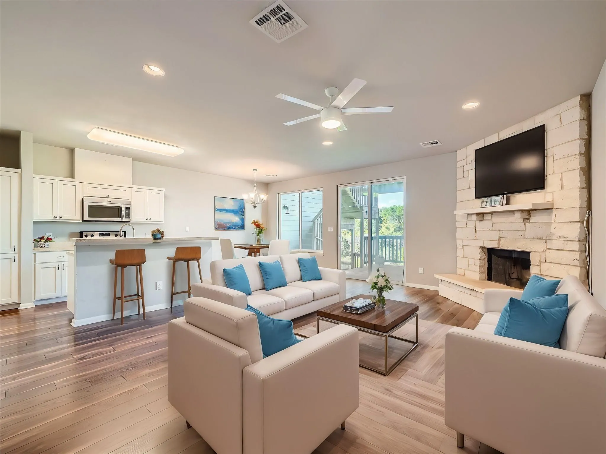 Photo of 507 VENTURE BLVD S, Point Venture, TX, 78645