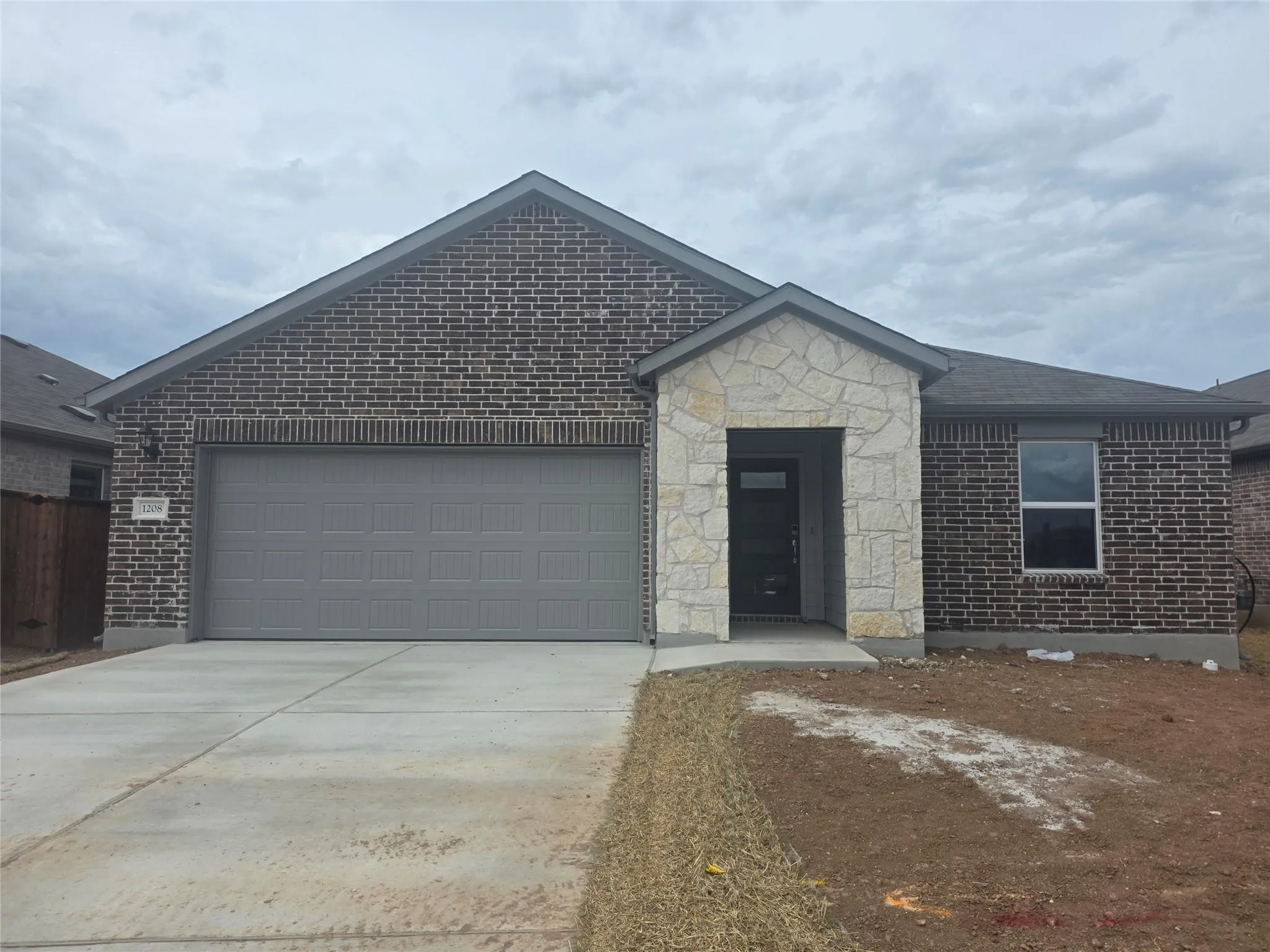 Photo 2 of 1208 CRUMPTON DR