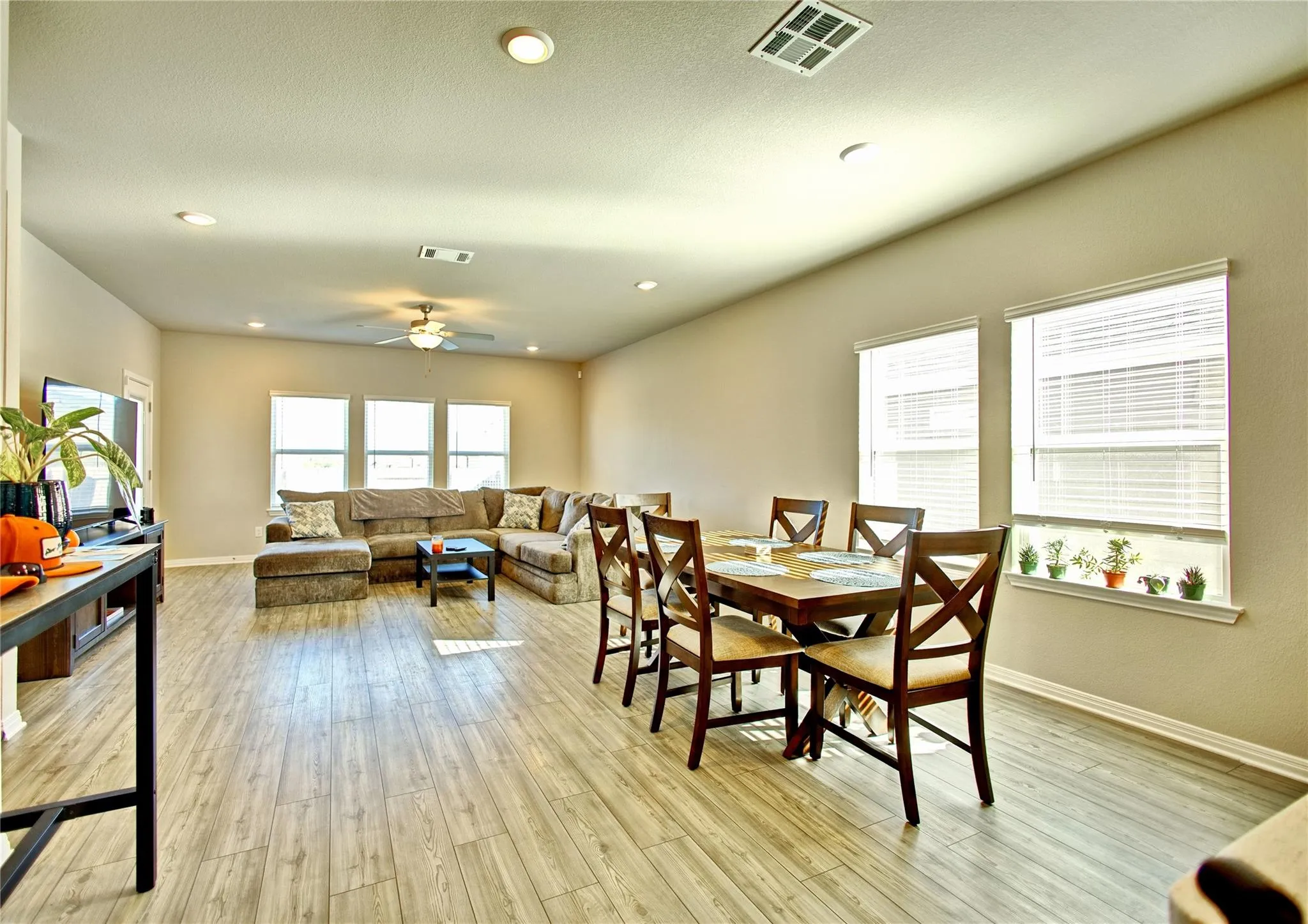 Photo 3 of 2809 MOYER LN