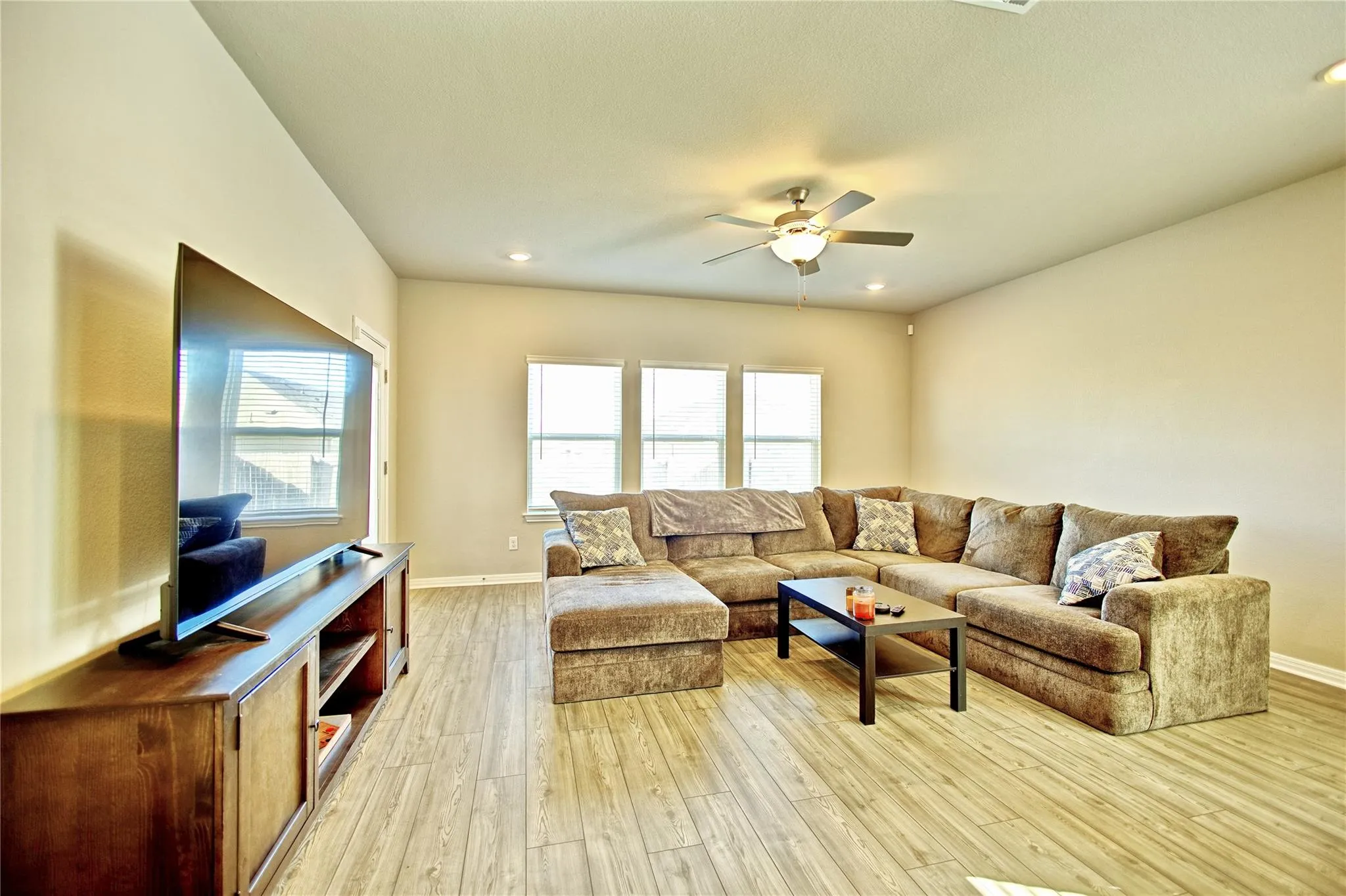 Photo 4 of 2809 MOYER LN