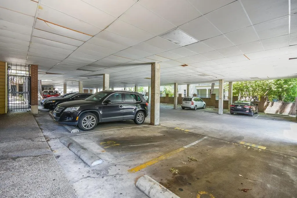 Photo 3 of 2802 NUECES ST #312