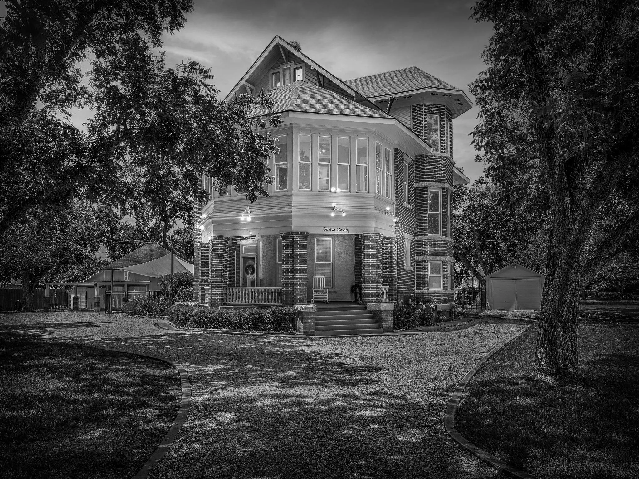 Photo of 1220 W LAKE DR, Taylor, TX, 76574