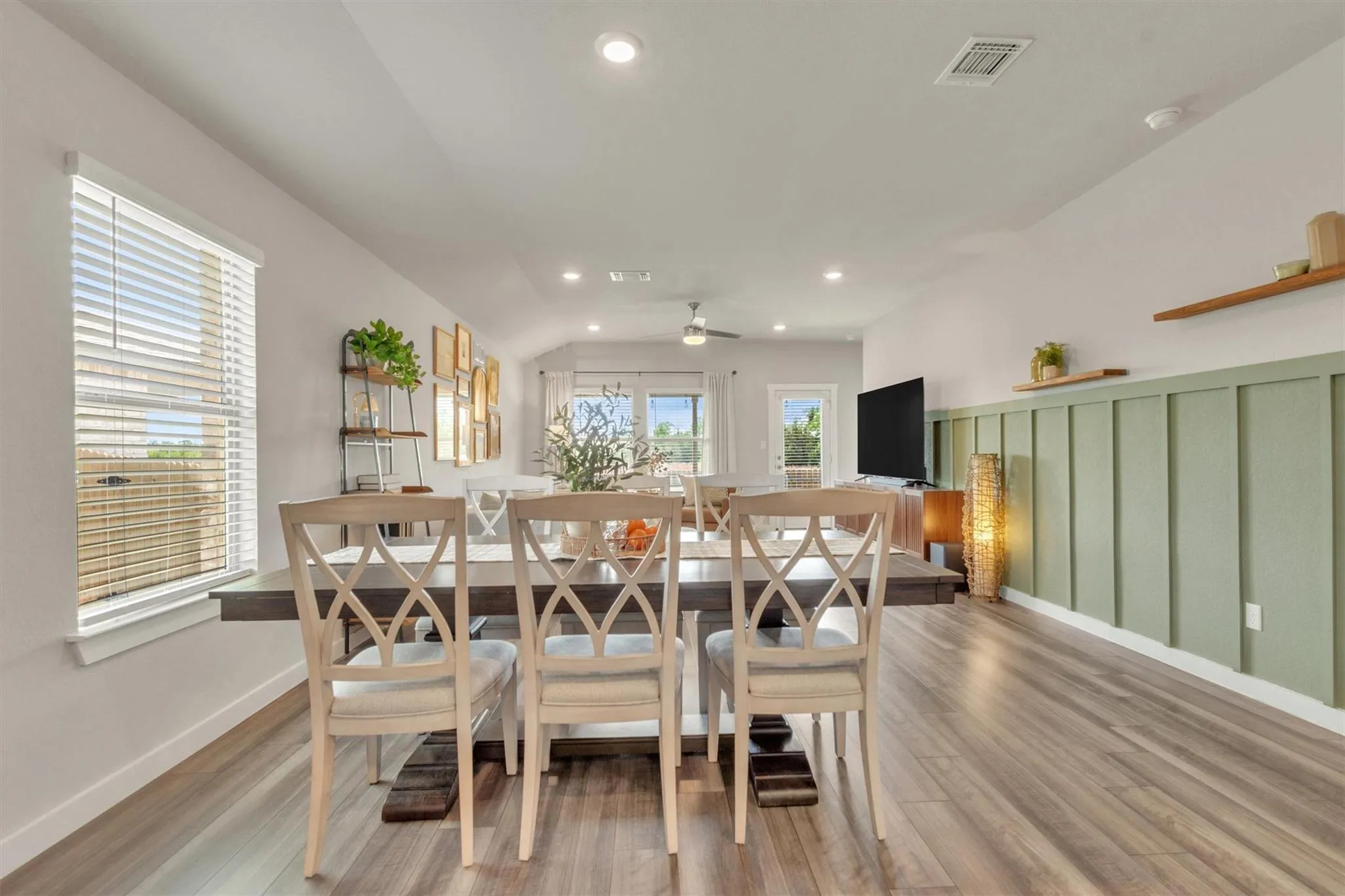 Photo 4 of 1008 TIPTON ST