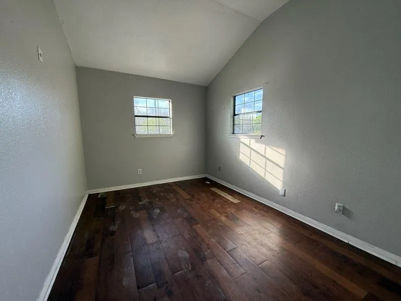Photo 4 of 5609 GLOUCESTER LN