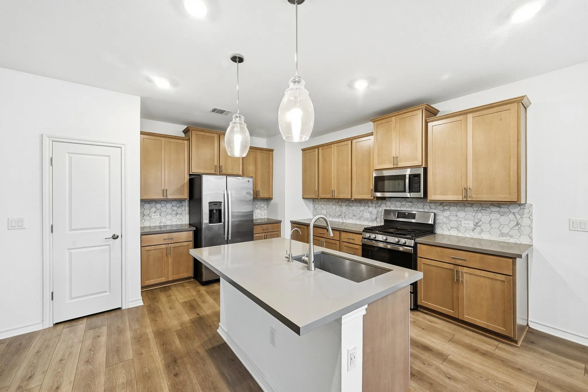 Photo 5 of 2907 TAVERN DR