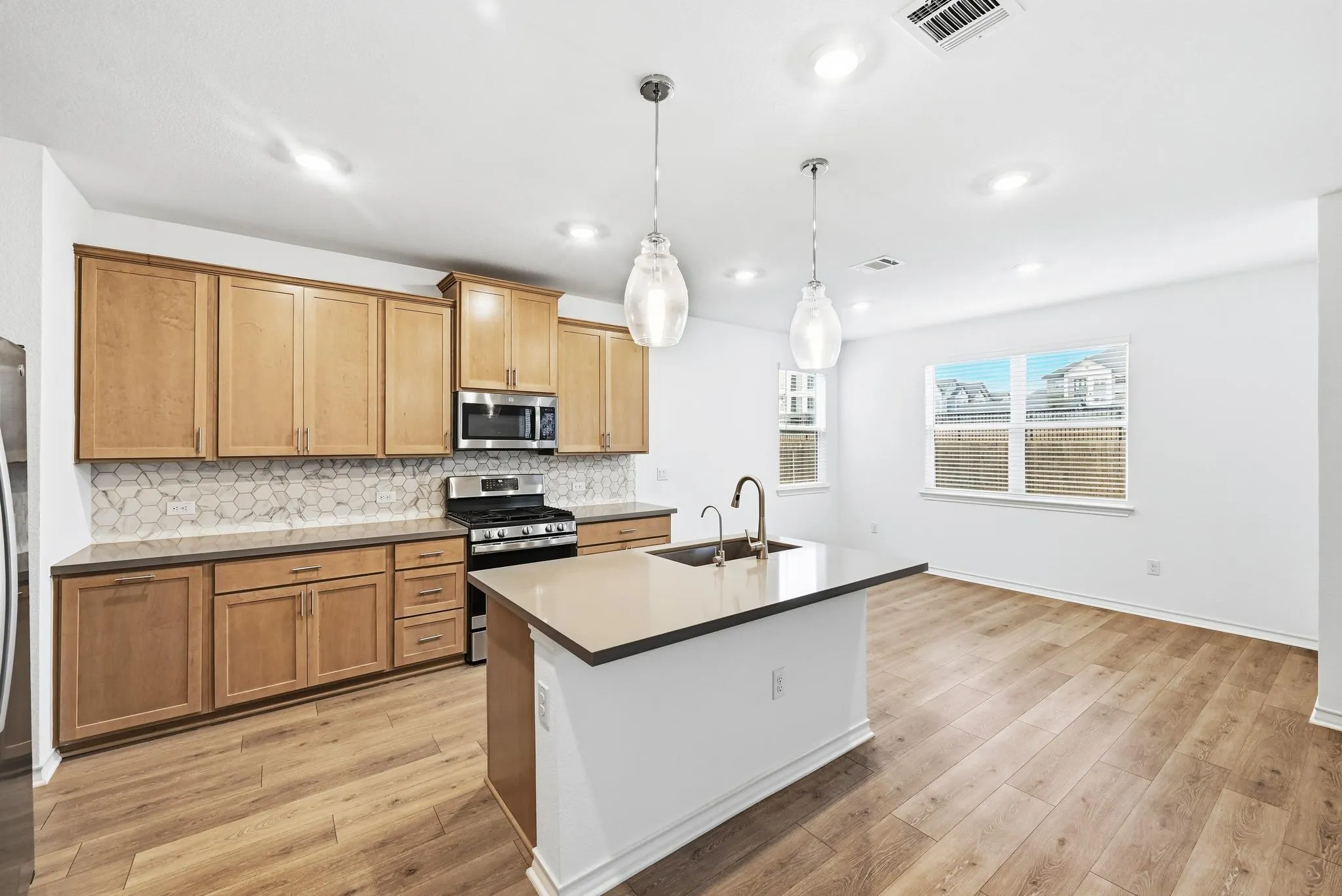 Photo 4 of 2907 TAVERN DR