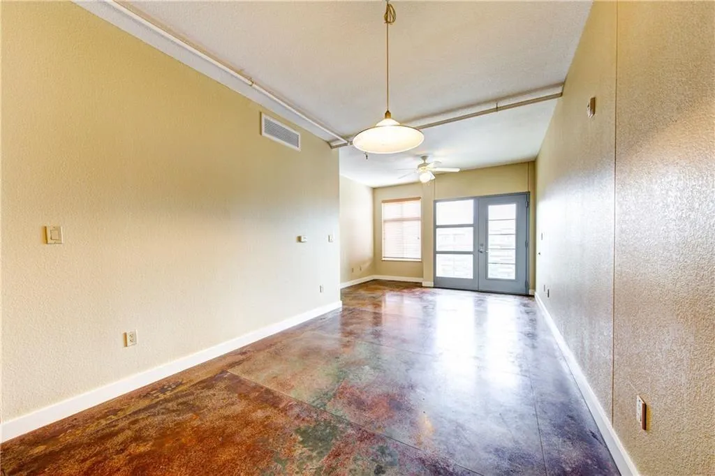 Photo 3 of 711 W 26TH ST #506