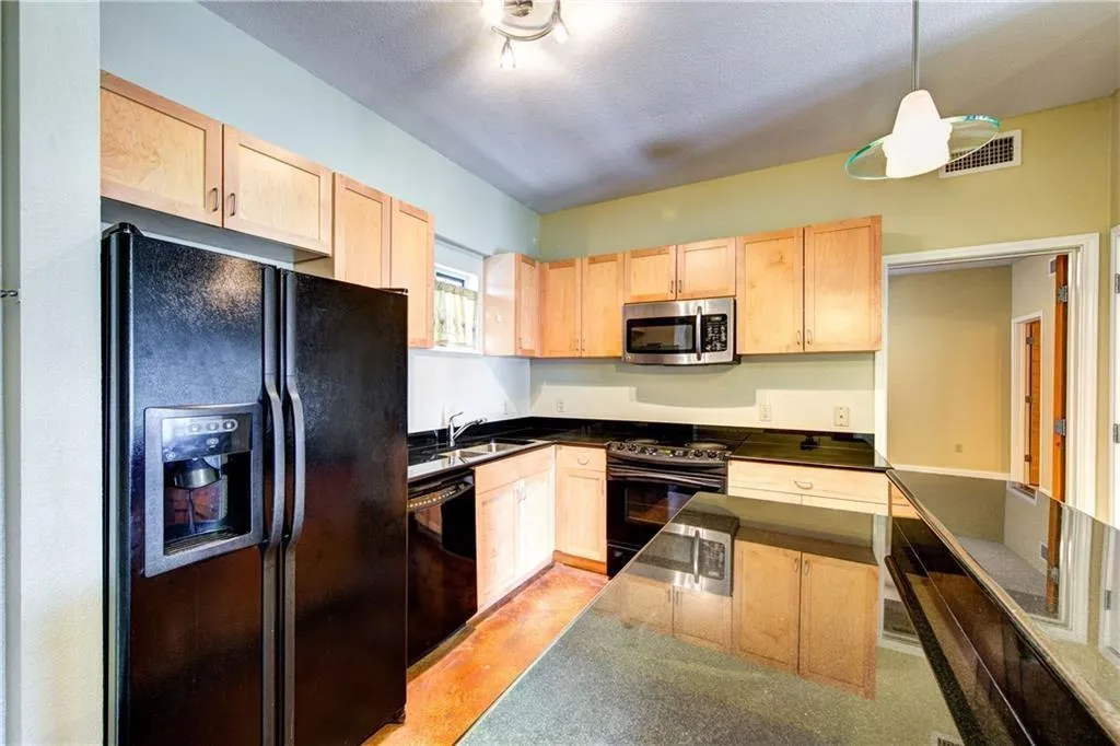 Photo 4 of 711 W 26TH ST #506
