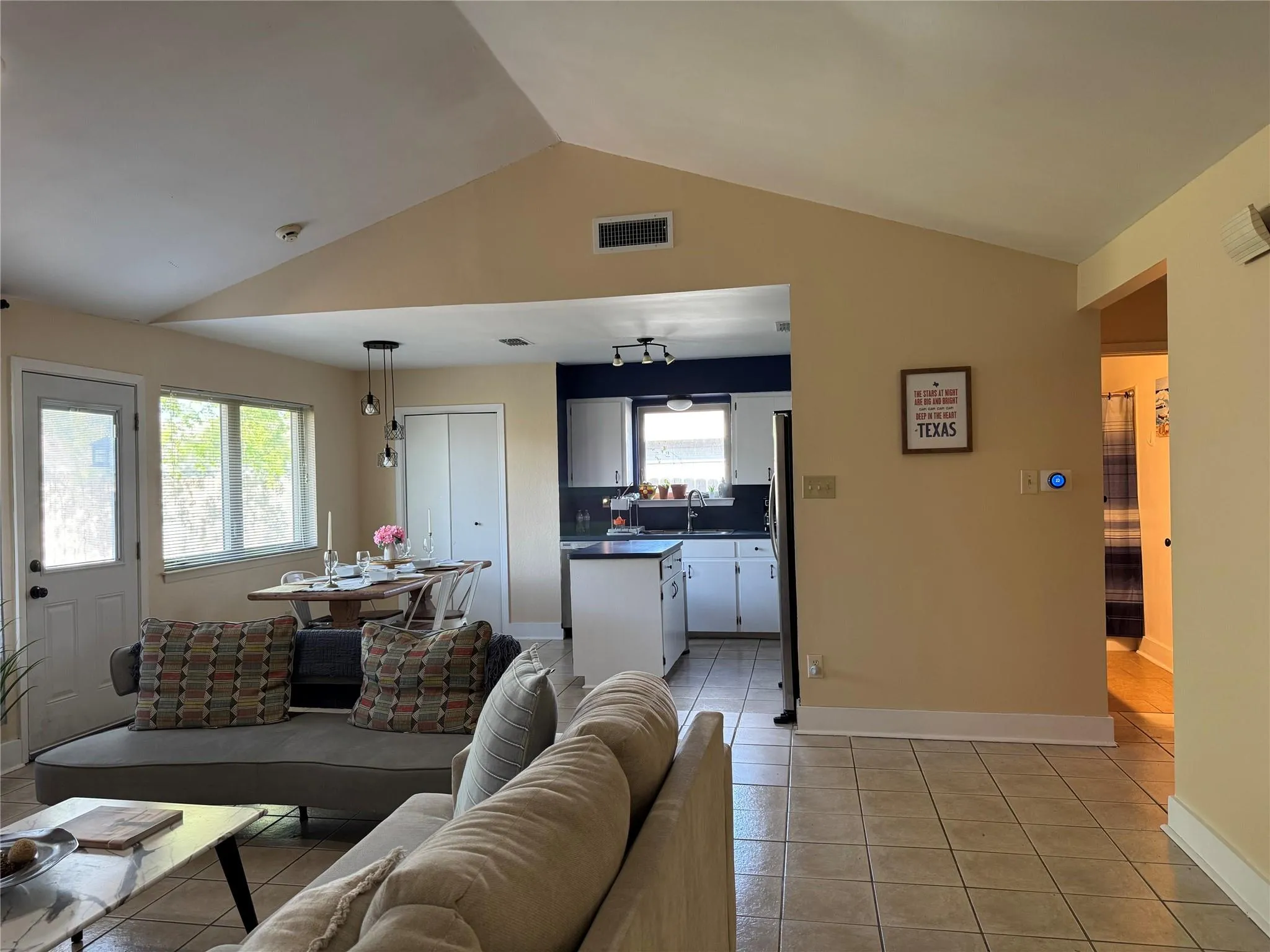 Photo 3 of 102 SKYLOOP DR