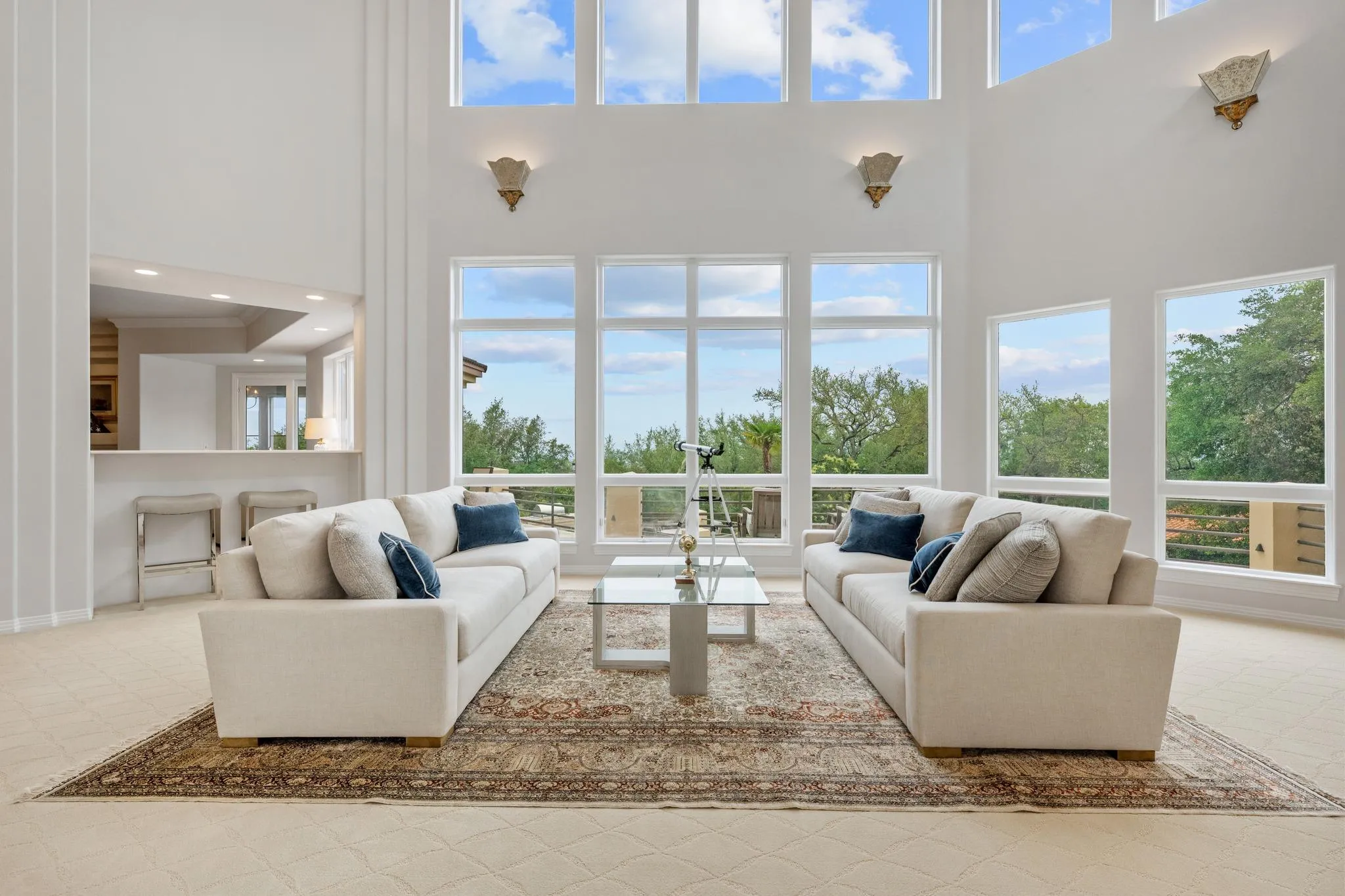 Photo 4 of 15903 SOLEIL CT