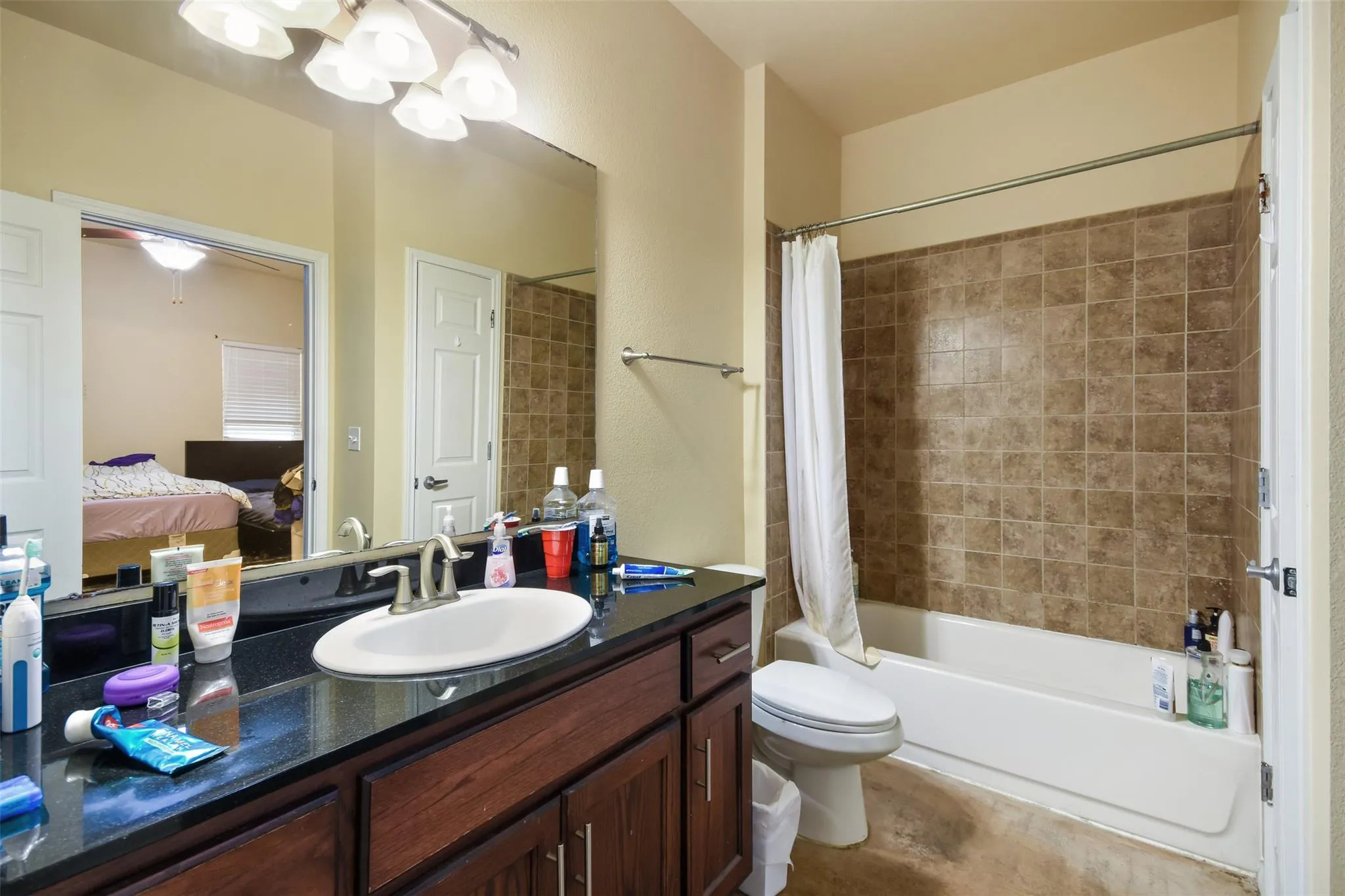 Photo 5 of 910 W 25TH ST #503