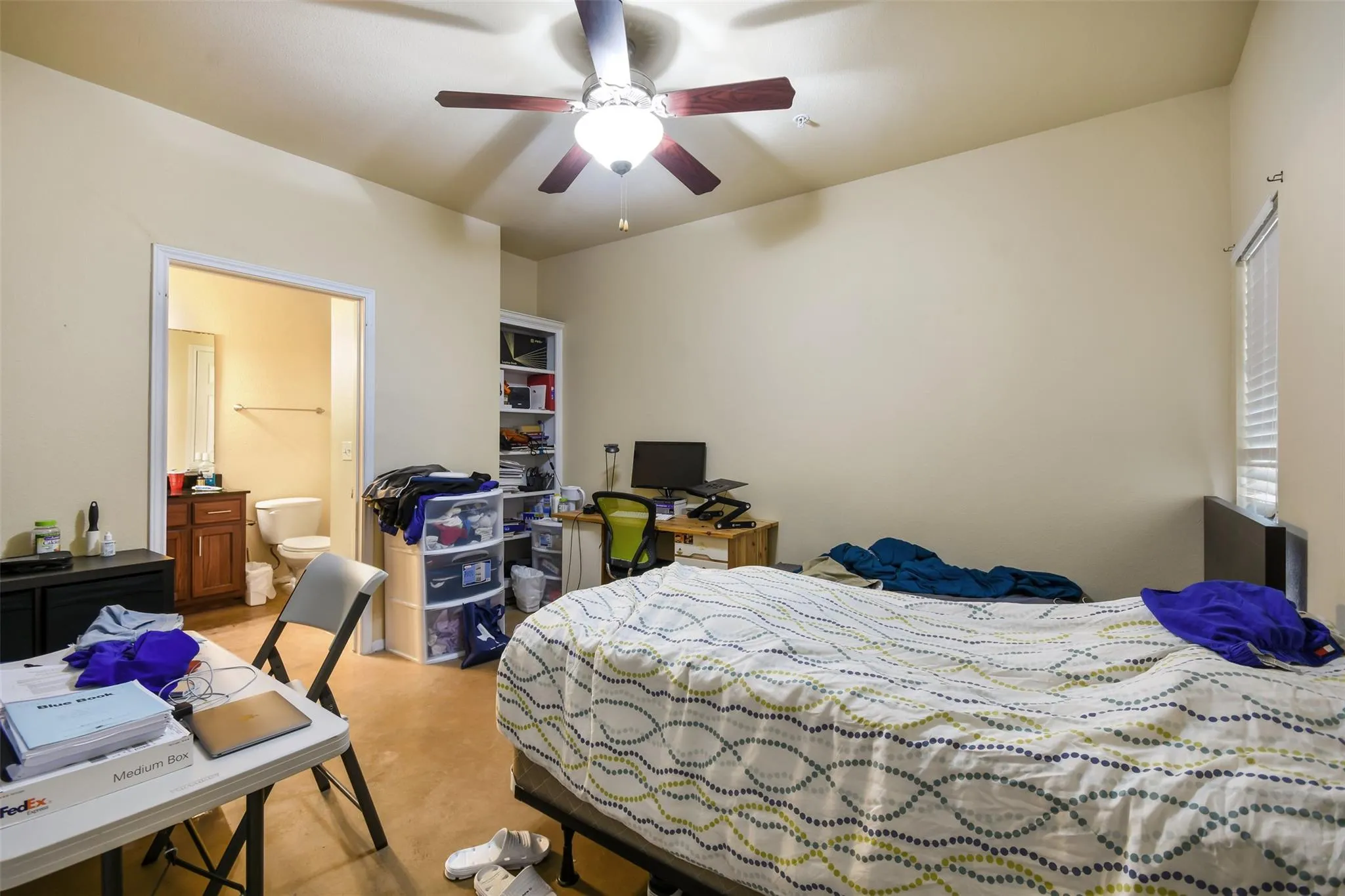 Photo 3 of 910 W 25TH ST #503