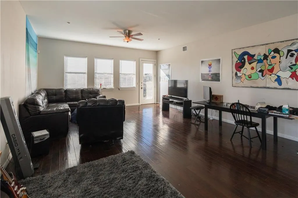 Photo 3 of 2708 SAN PEDRO ST #302