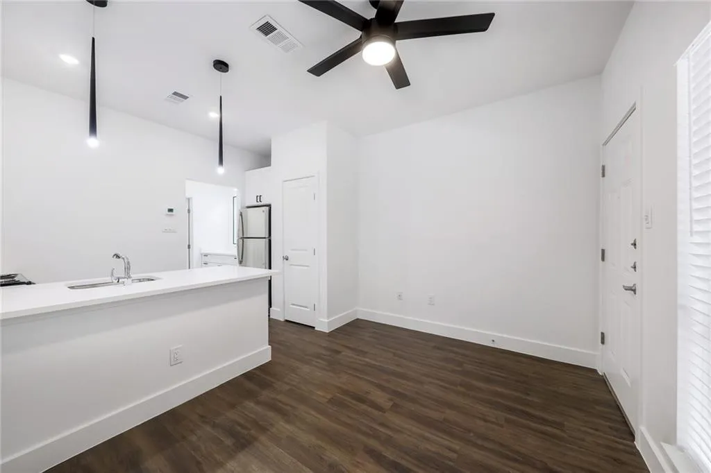Photo 5 of 908 POPLAR ST #105