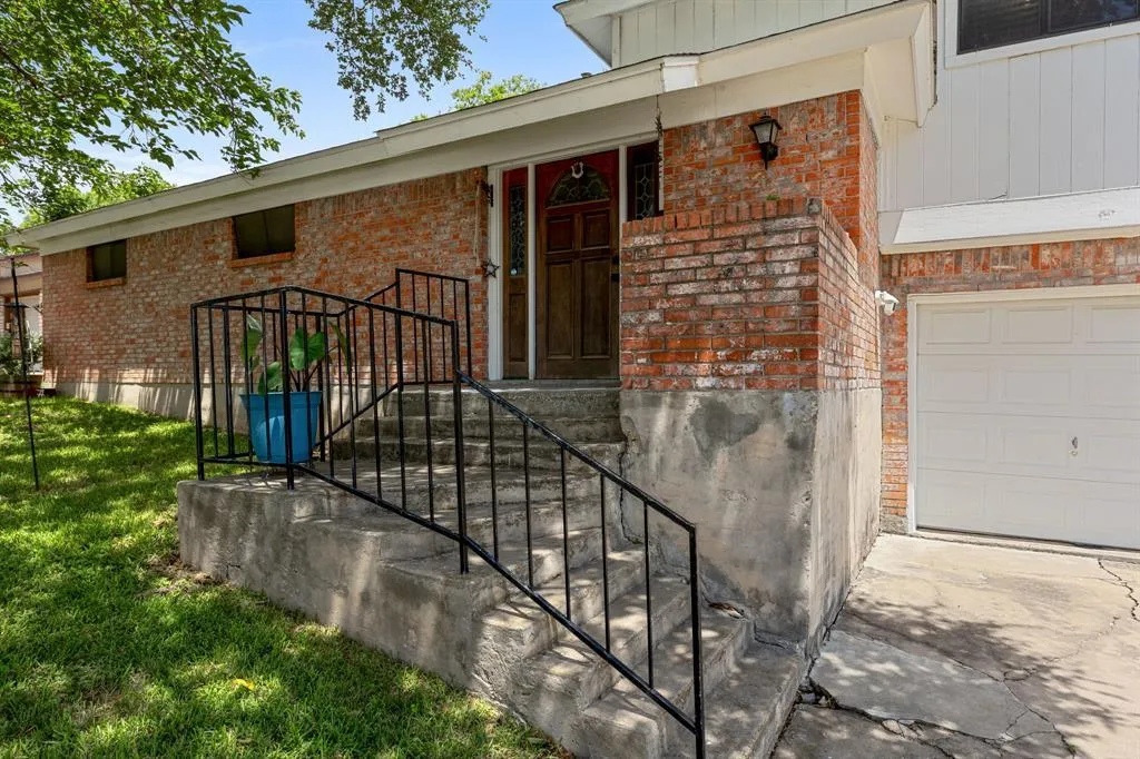 Photo of 706 CAMBRIDGE DR, Round Rock, TX, 78664