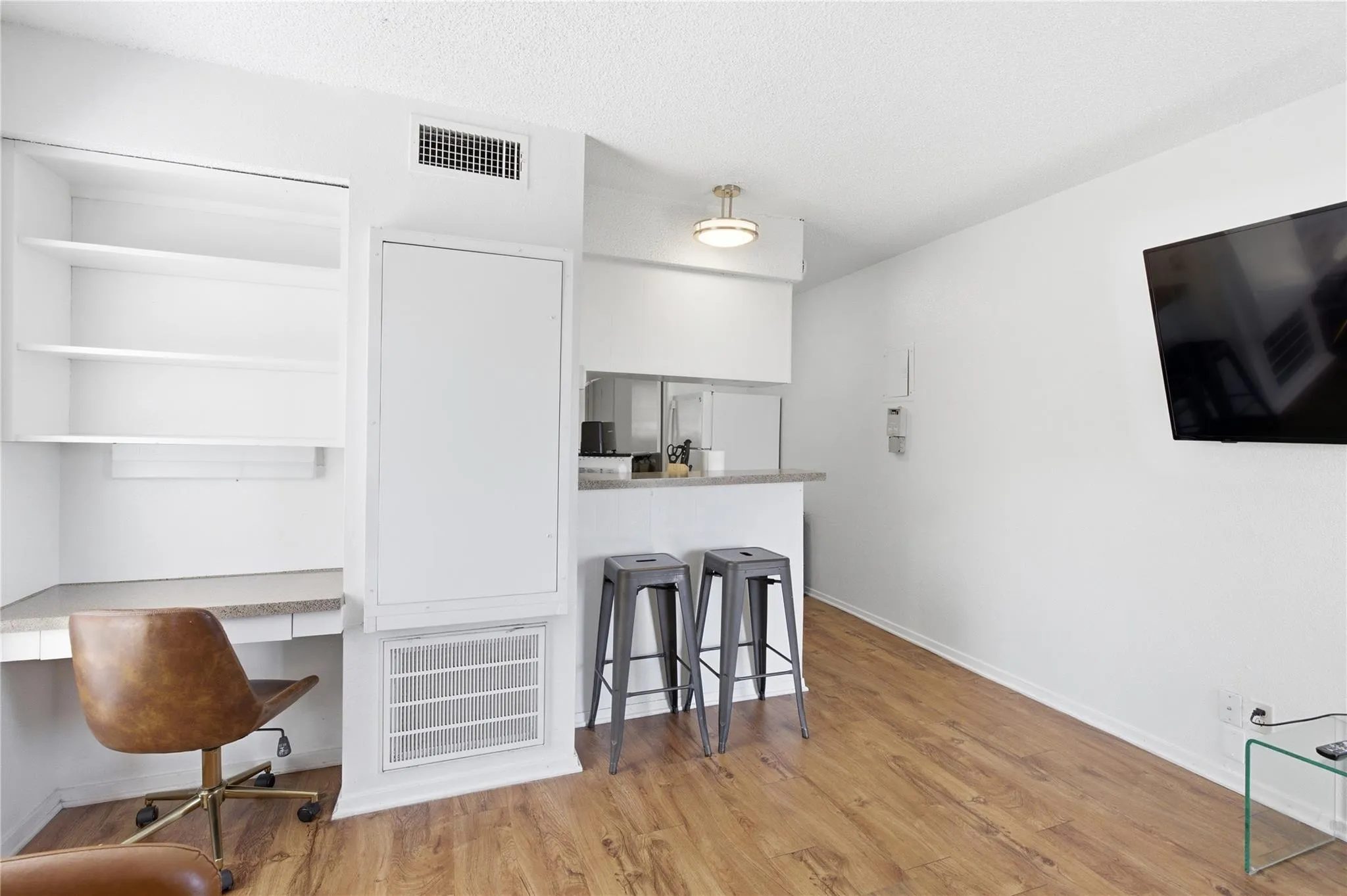 Photo 3 of 2808 WHITIS AVE #C301