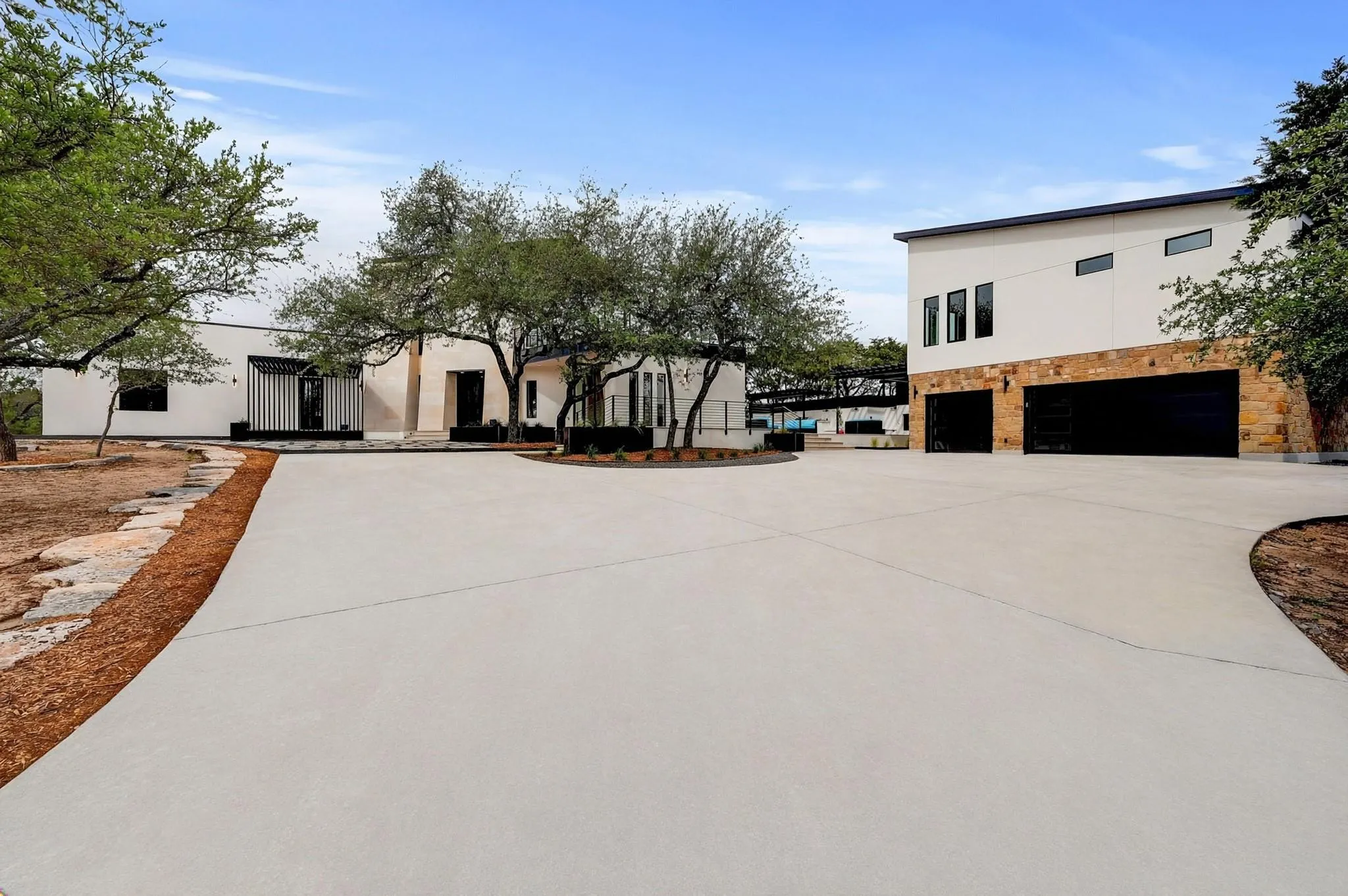 Photo 3 of 700 RANCHO GRANDE DR