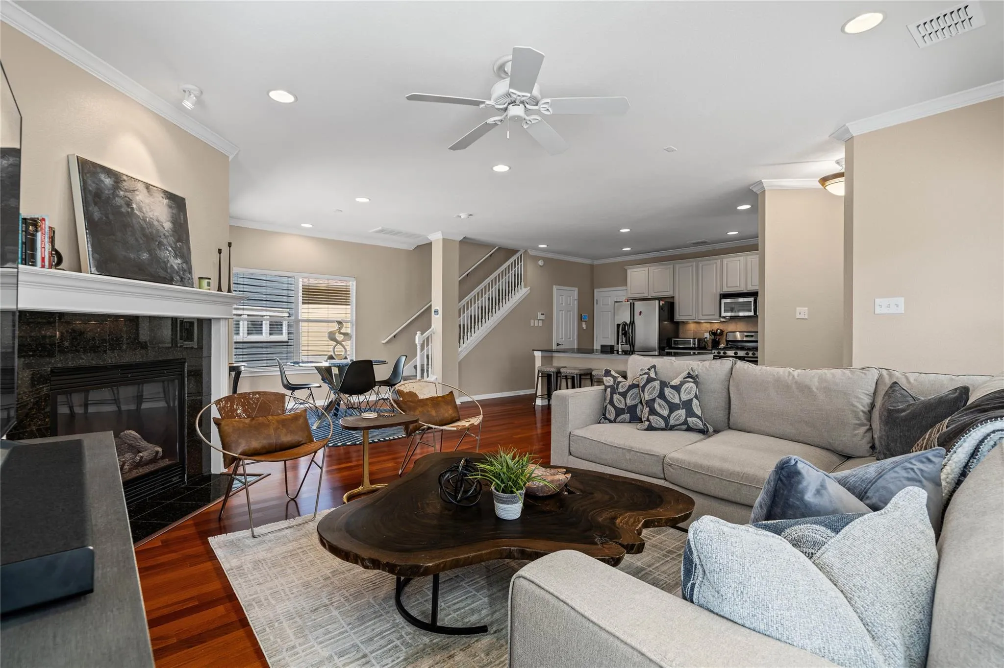 Photo 4 of 411 W ST ELMO RD #24