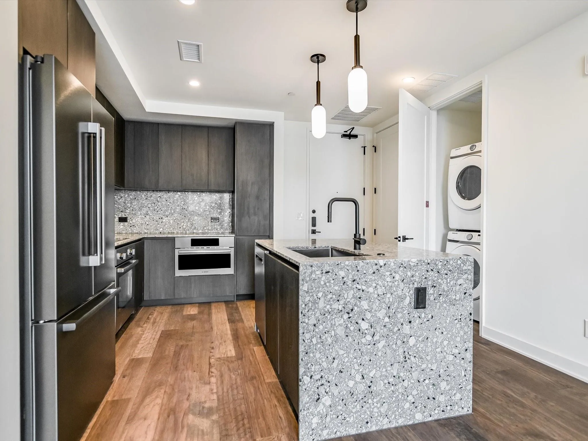 Photo 3 of 84 EAST AVE #1503