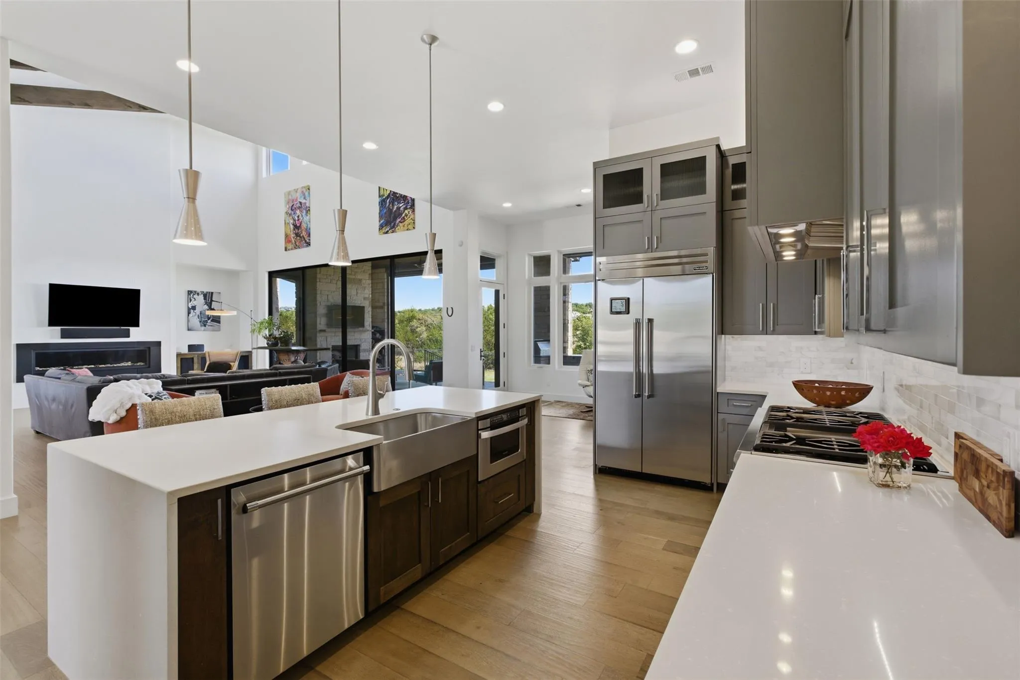 Photo 4 of 8801 BELLANCIA DR