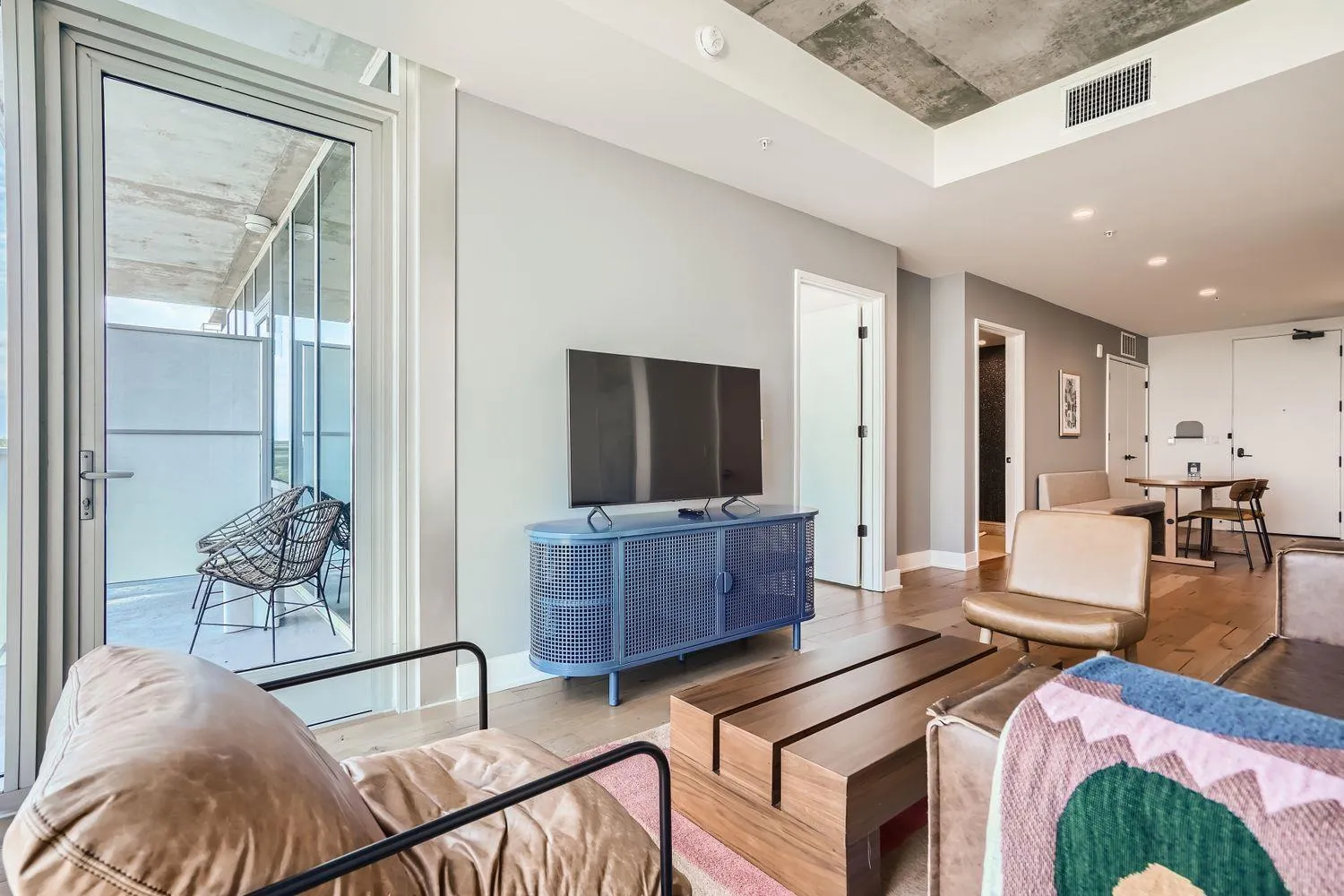 Photo 2 of 48 EAST AVE #1707