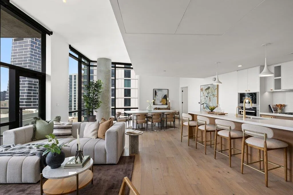 Photo 5 of 70 RAINEY ST #2208
