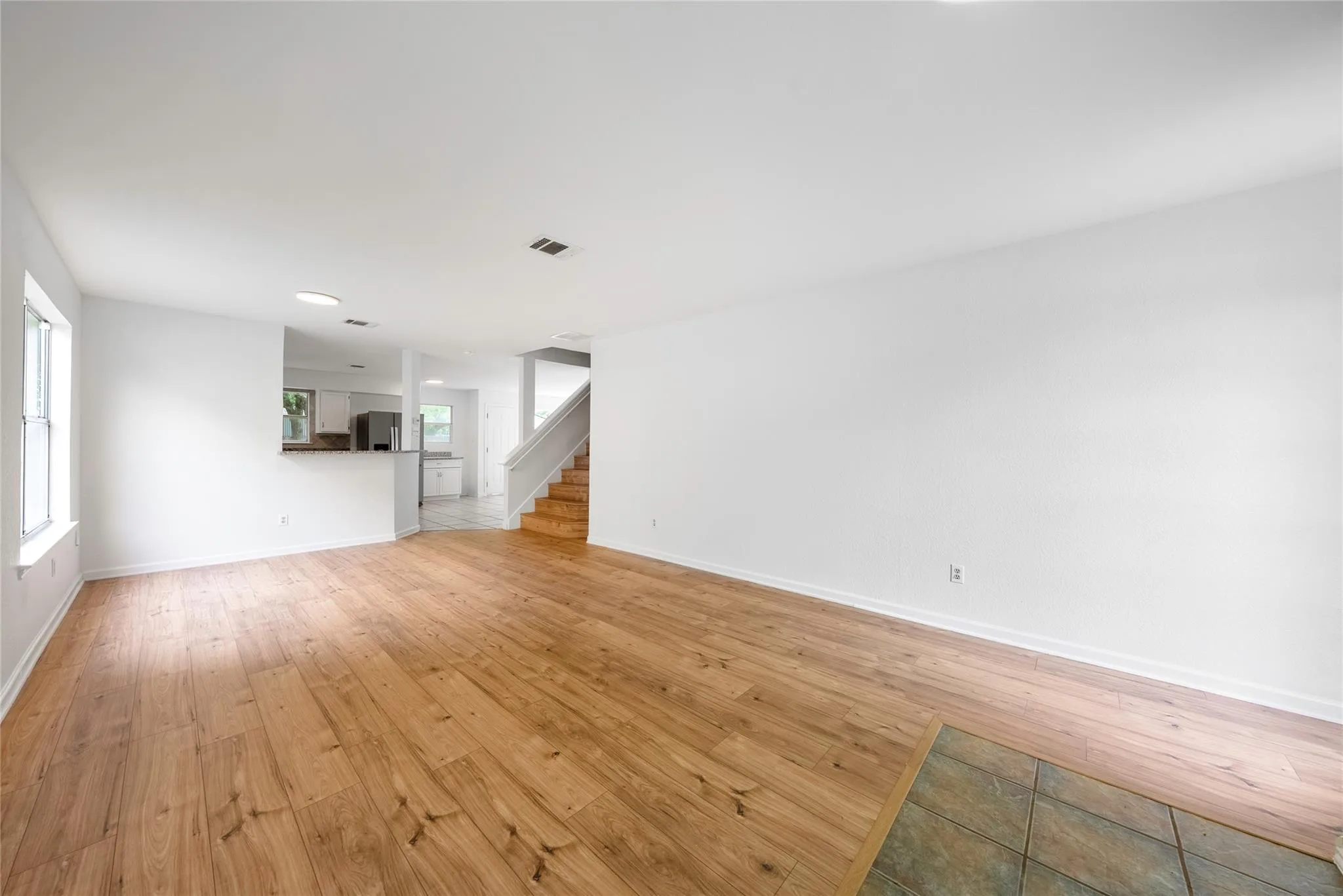 Photo 3 of 13701 CAMBOURNE DR