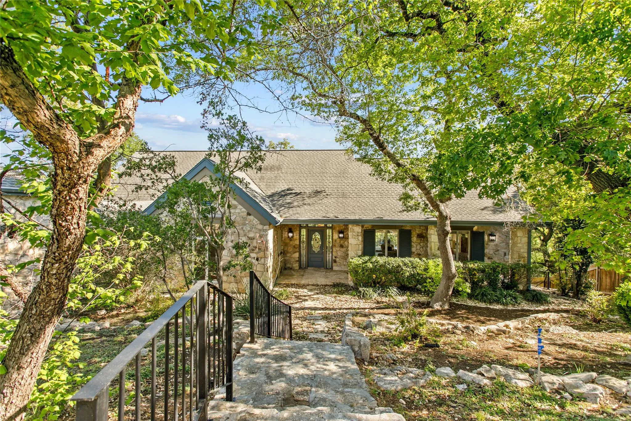 Photo 3 of 15407 FITZHUGH PL