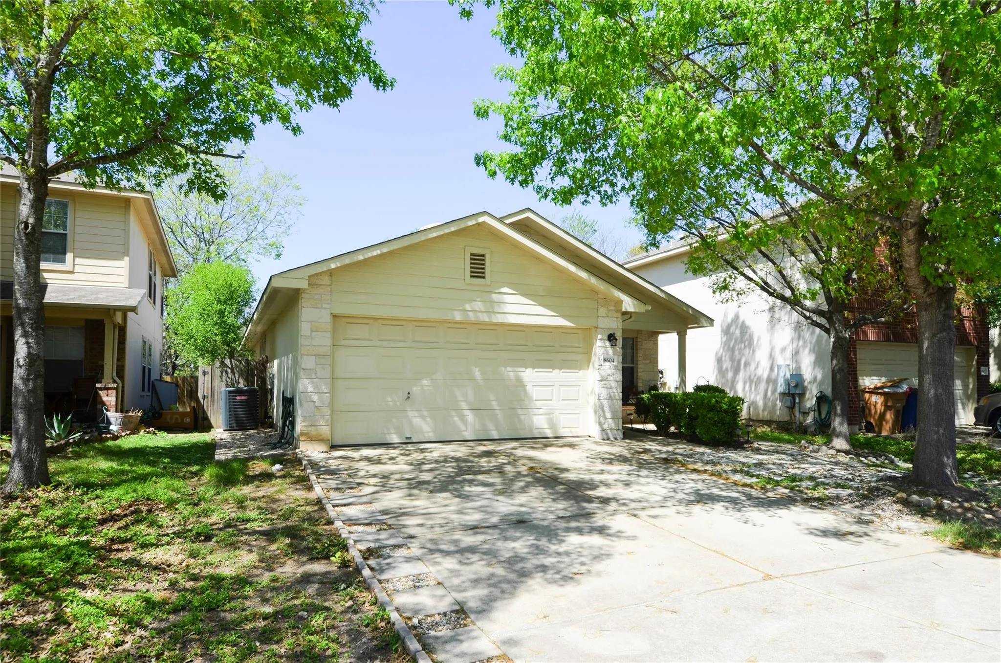 Photo 2 of 8604 DITTMAR OAKS DR