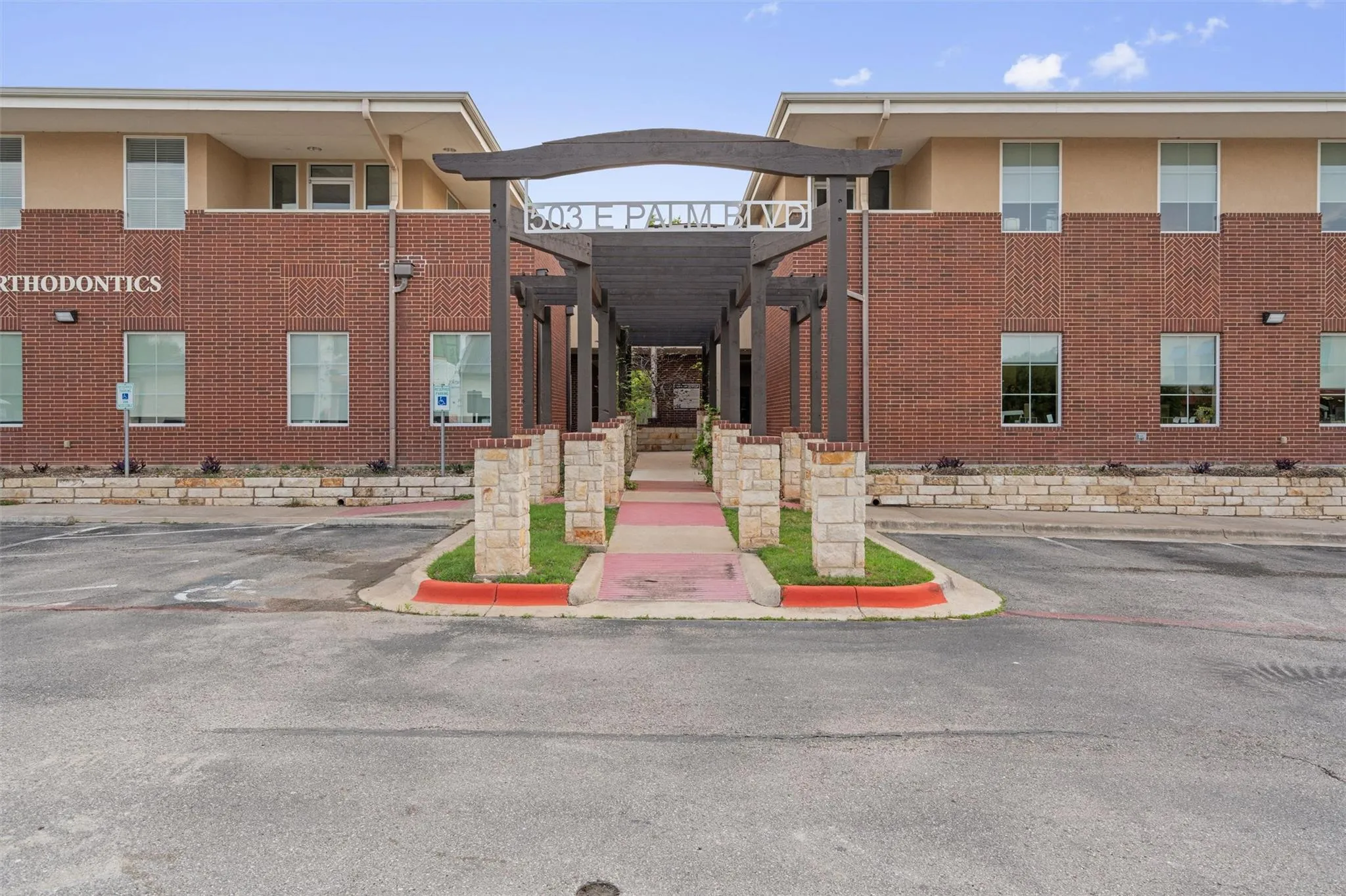 Photo of 503 E PALM VALLEY BLVD #220, Round Rock, TX, 78664