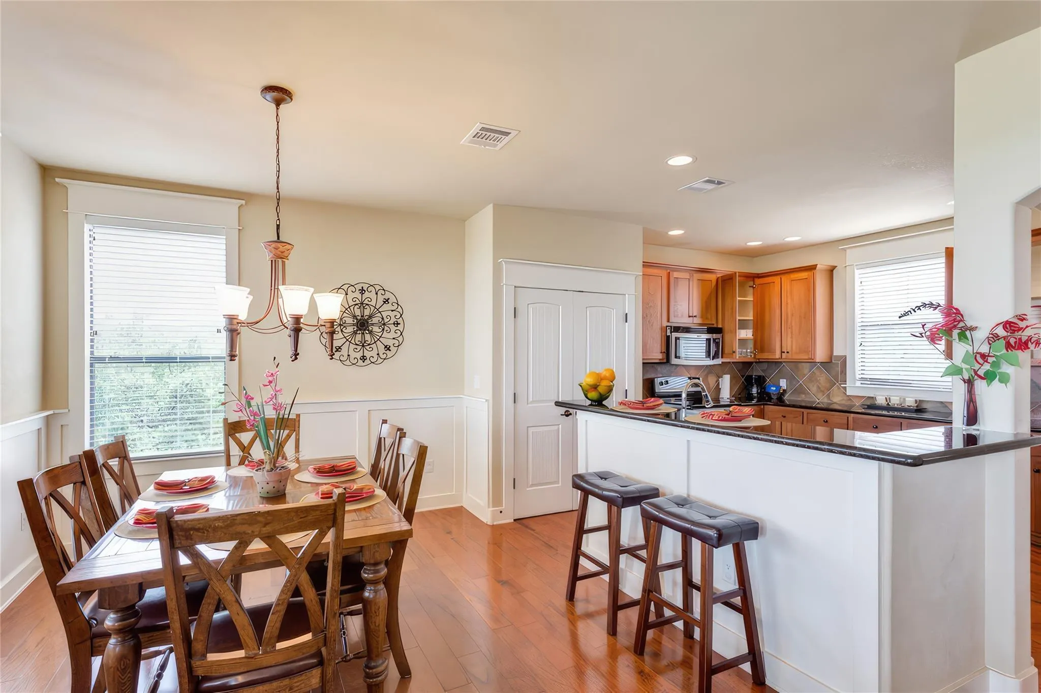 Photo 4 of 17932 EDGEWOOD WAY