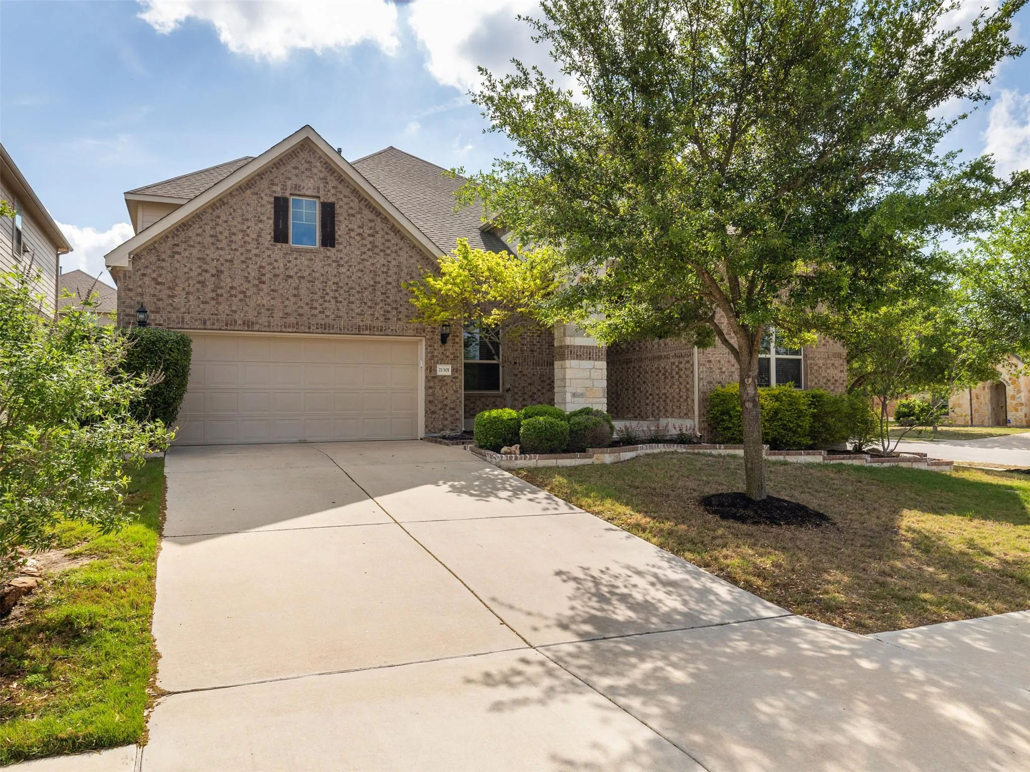 Photo 3 of 21301 MERVEIL DR