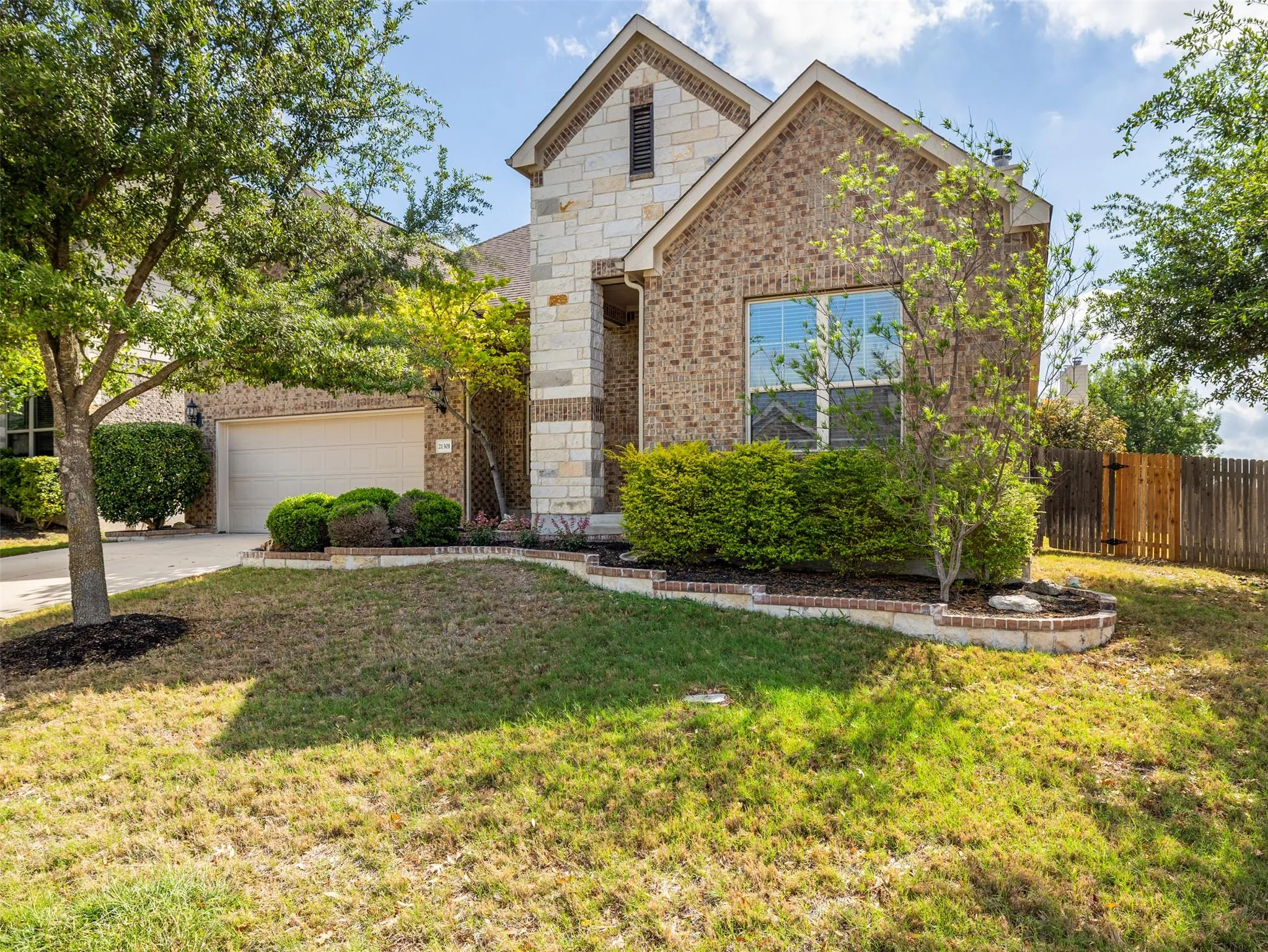 Photo 4 of 21301 MERVEIL DR