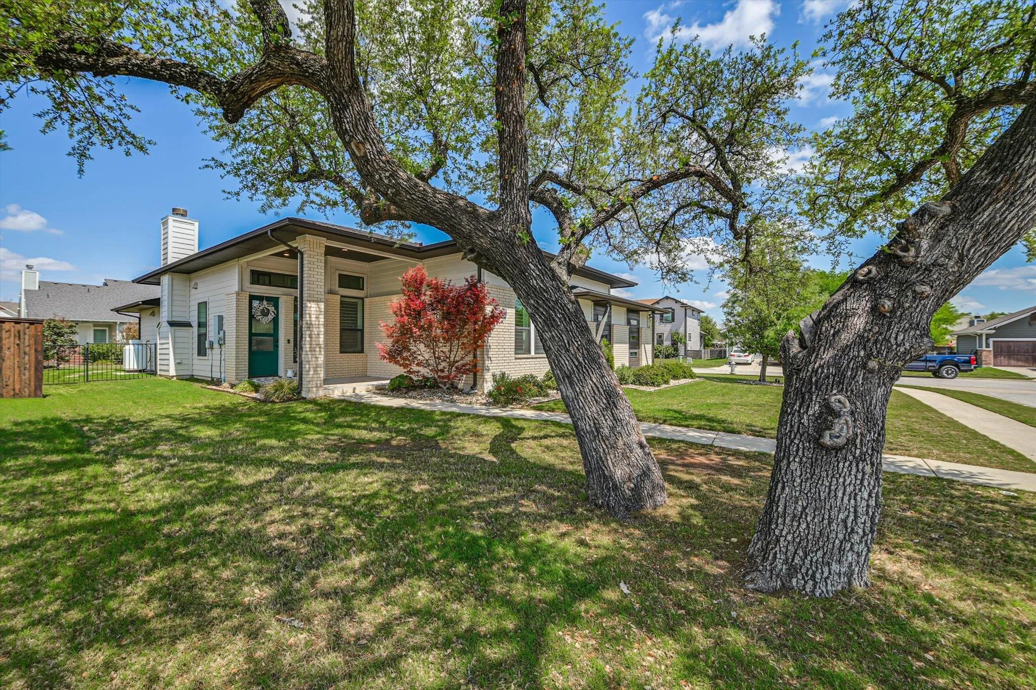 Photo 2 of 100 DAX DR